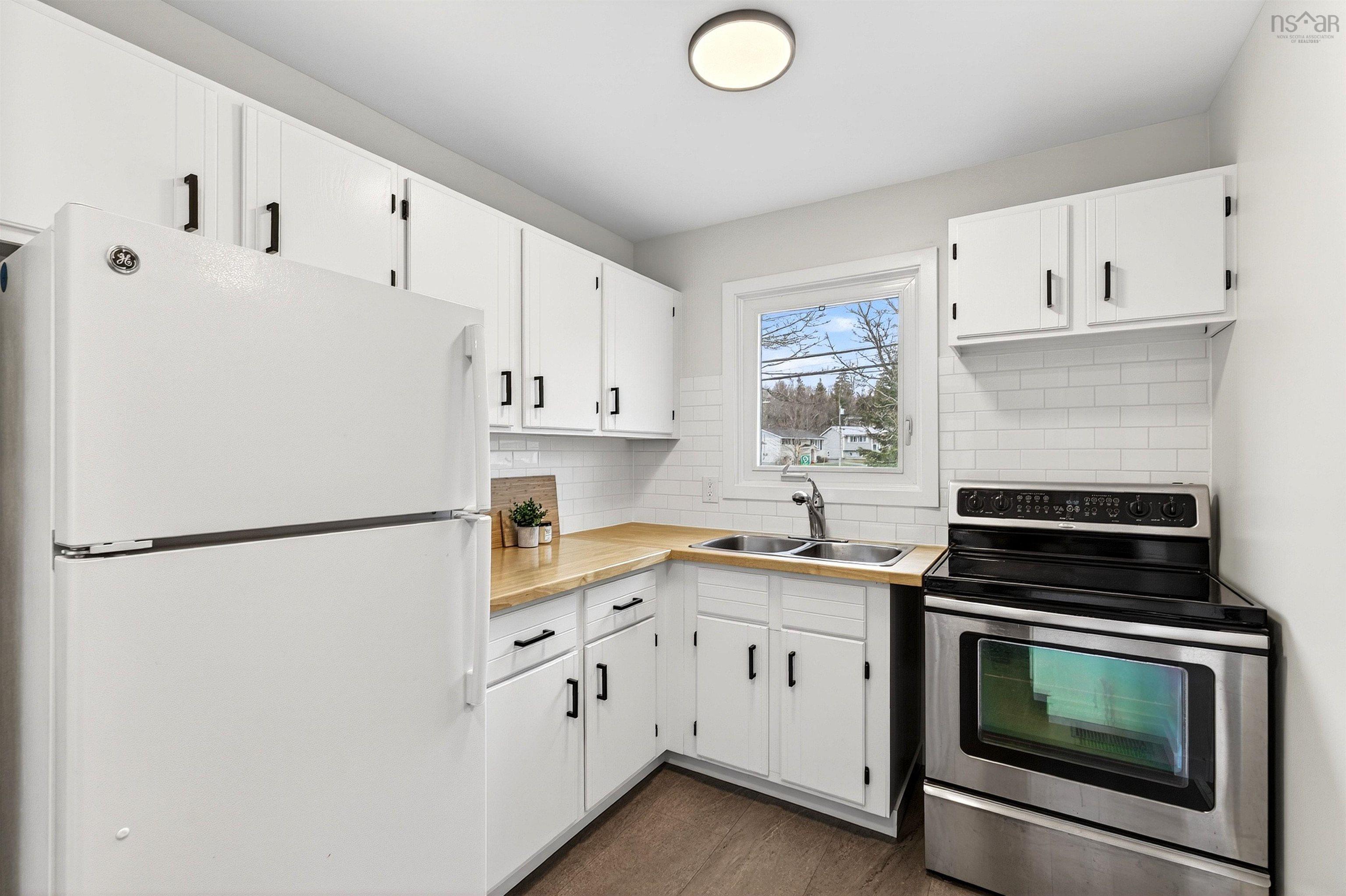 $425,000.00: 31 Circassion Drive, Cole Harbour