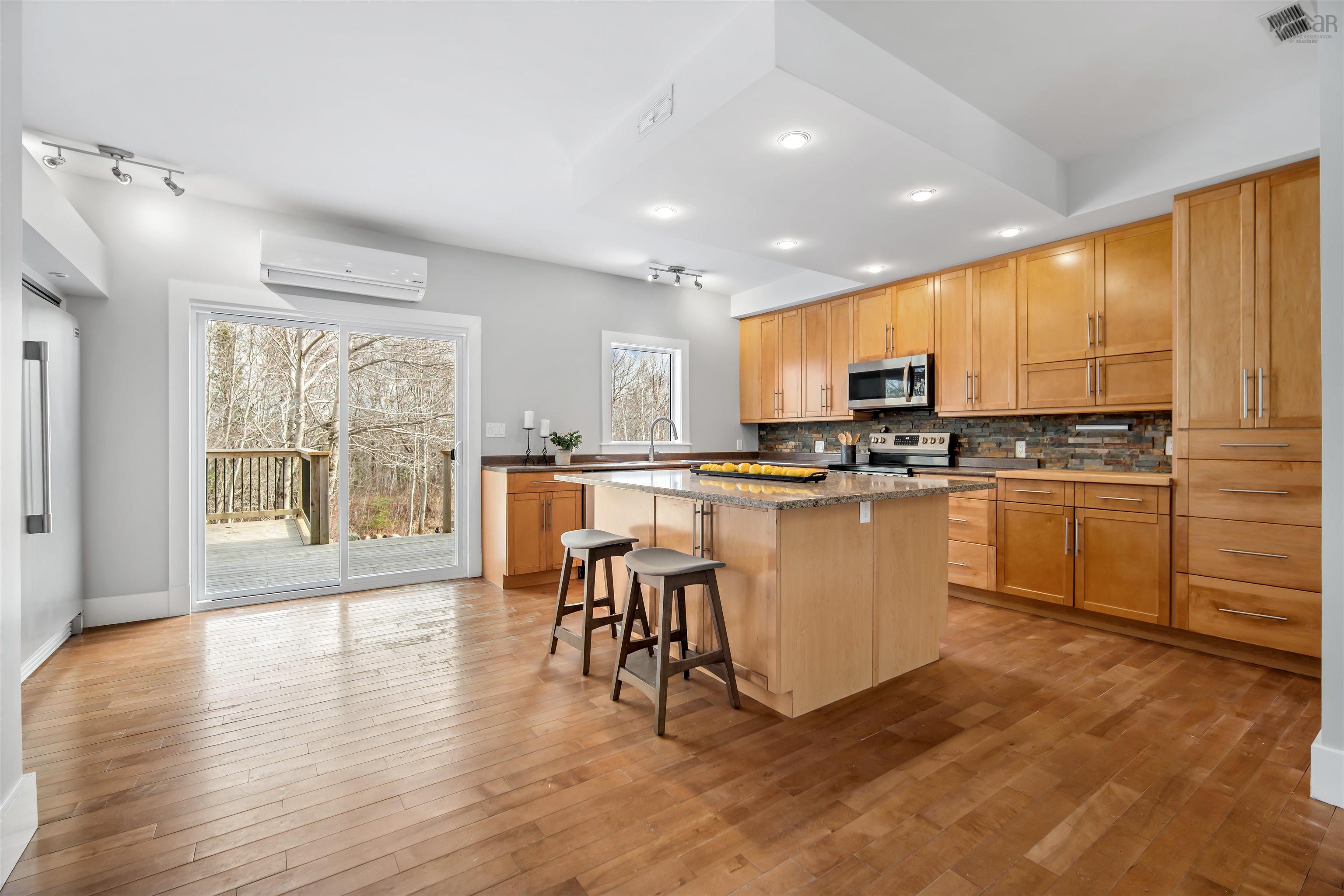 $749,900.00: 149 Abbey Road, Stillwater Lake