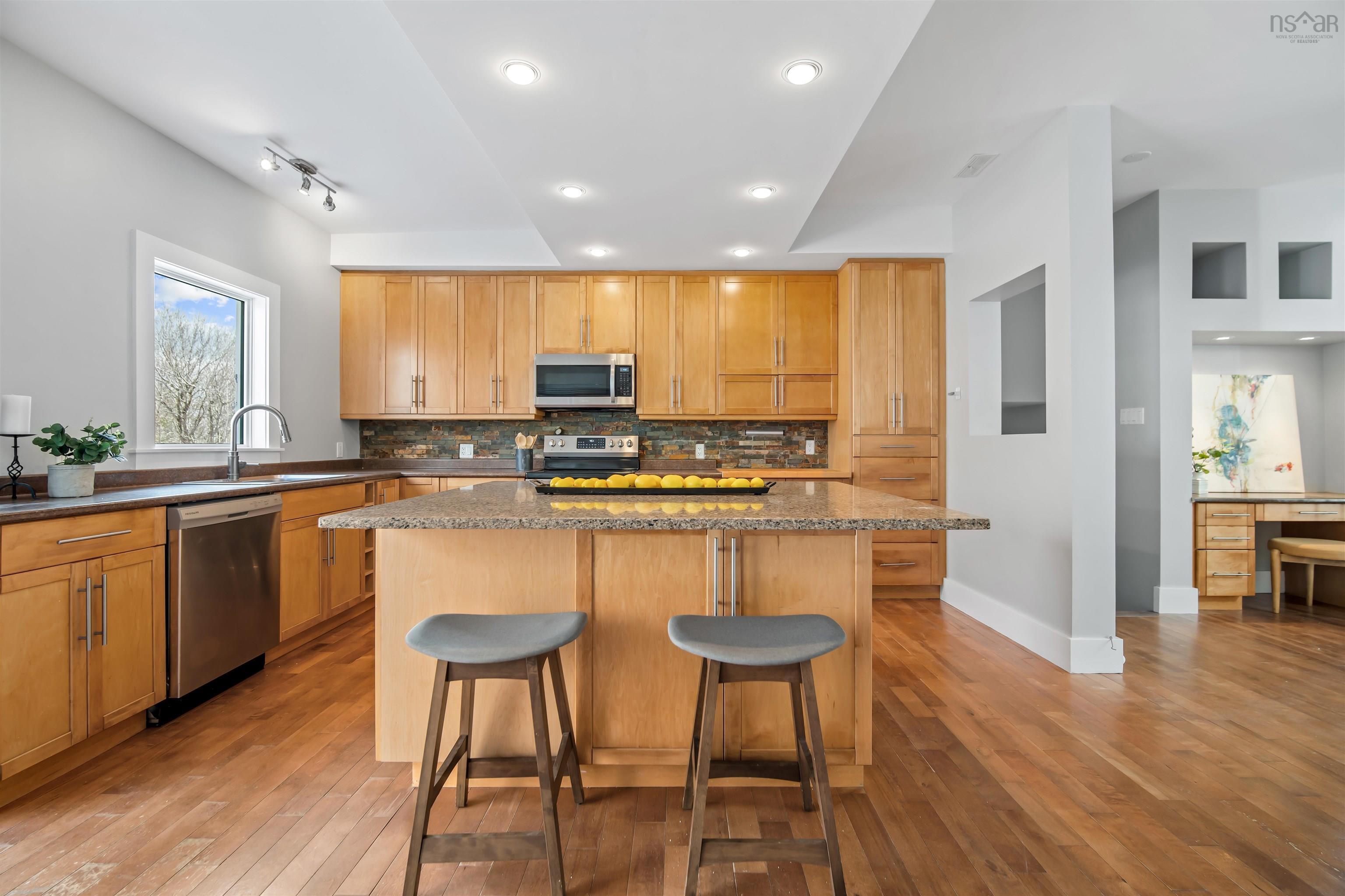 $749,900.00: 149 Abbey Road, Stillwater Lake