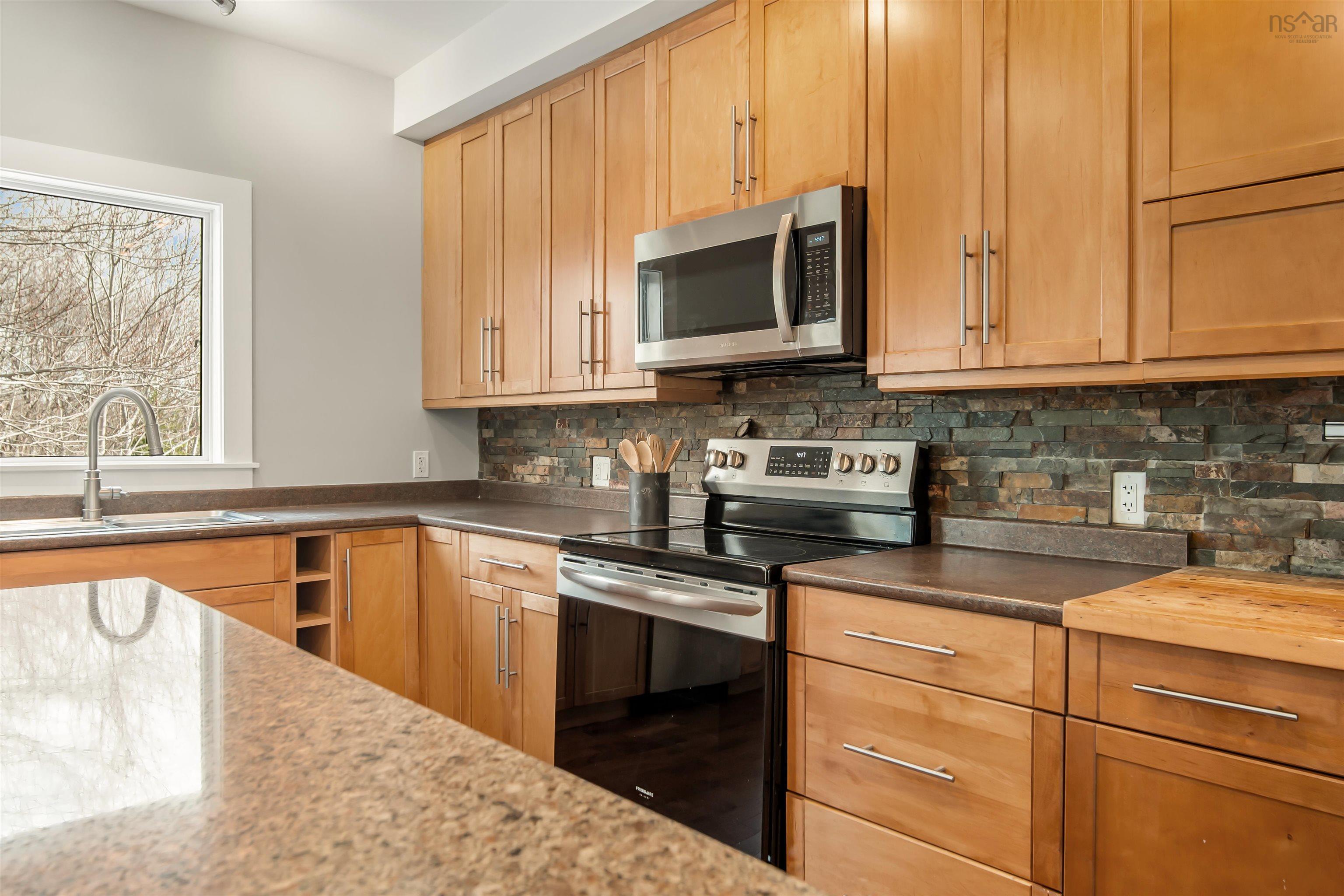 $749,900.00: 149 Abbey Road, Stillwater Lake