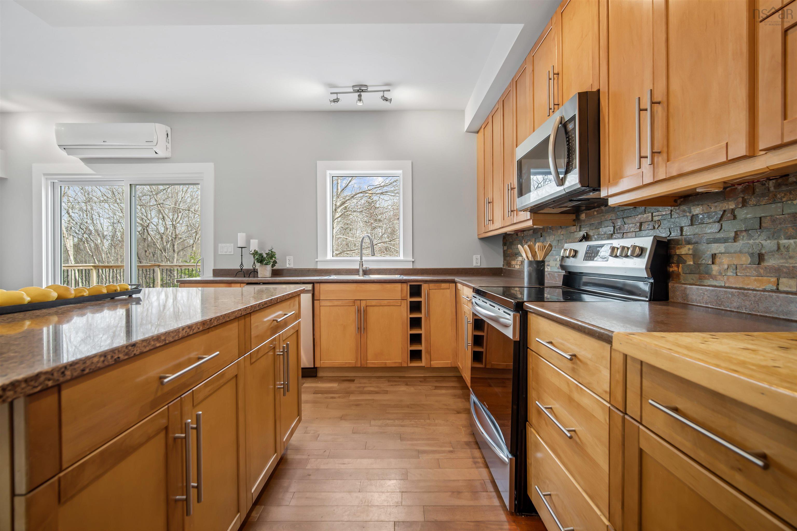 $749,900.00: 149 Abbey Road, Stillwater Lake