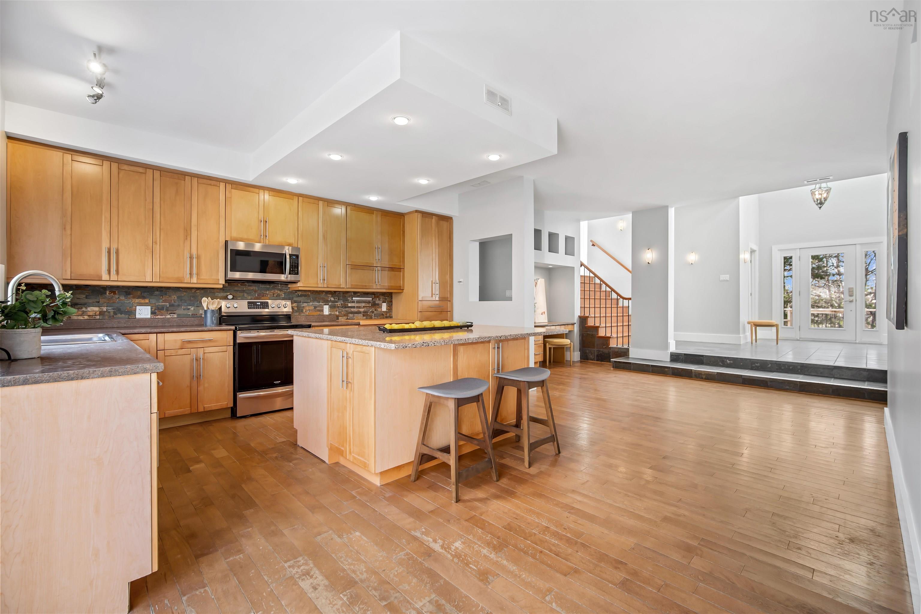 $749,900.00: 149 Abbey Road, Stillwater Lake