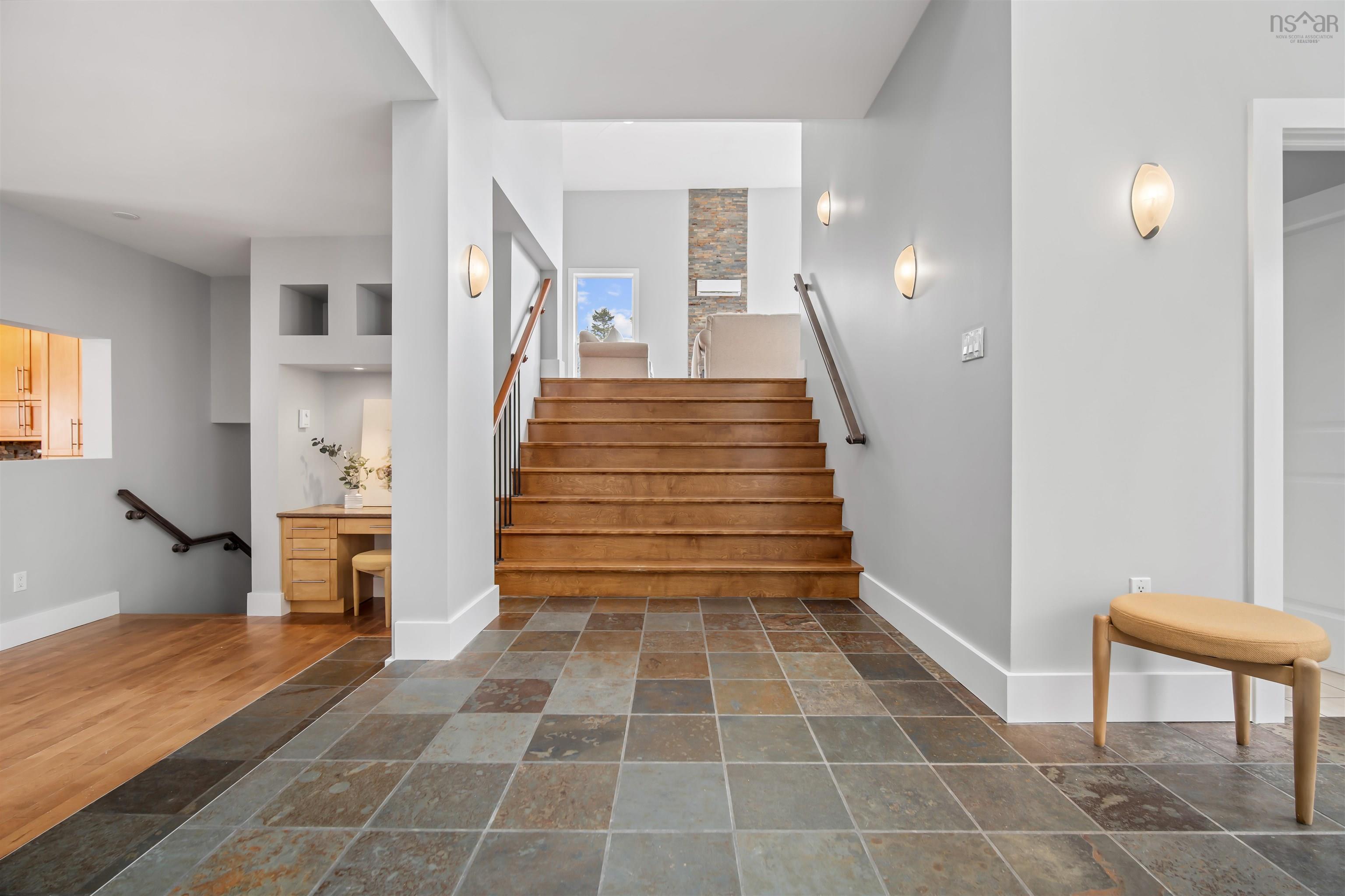 $749,900.00: 149 Abbey Road, Stillwater Lake