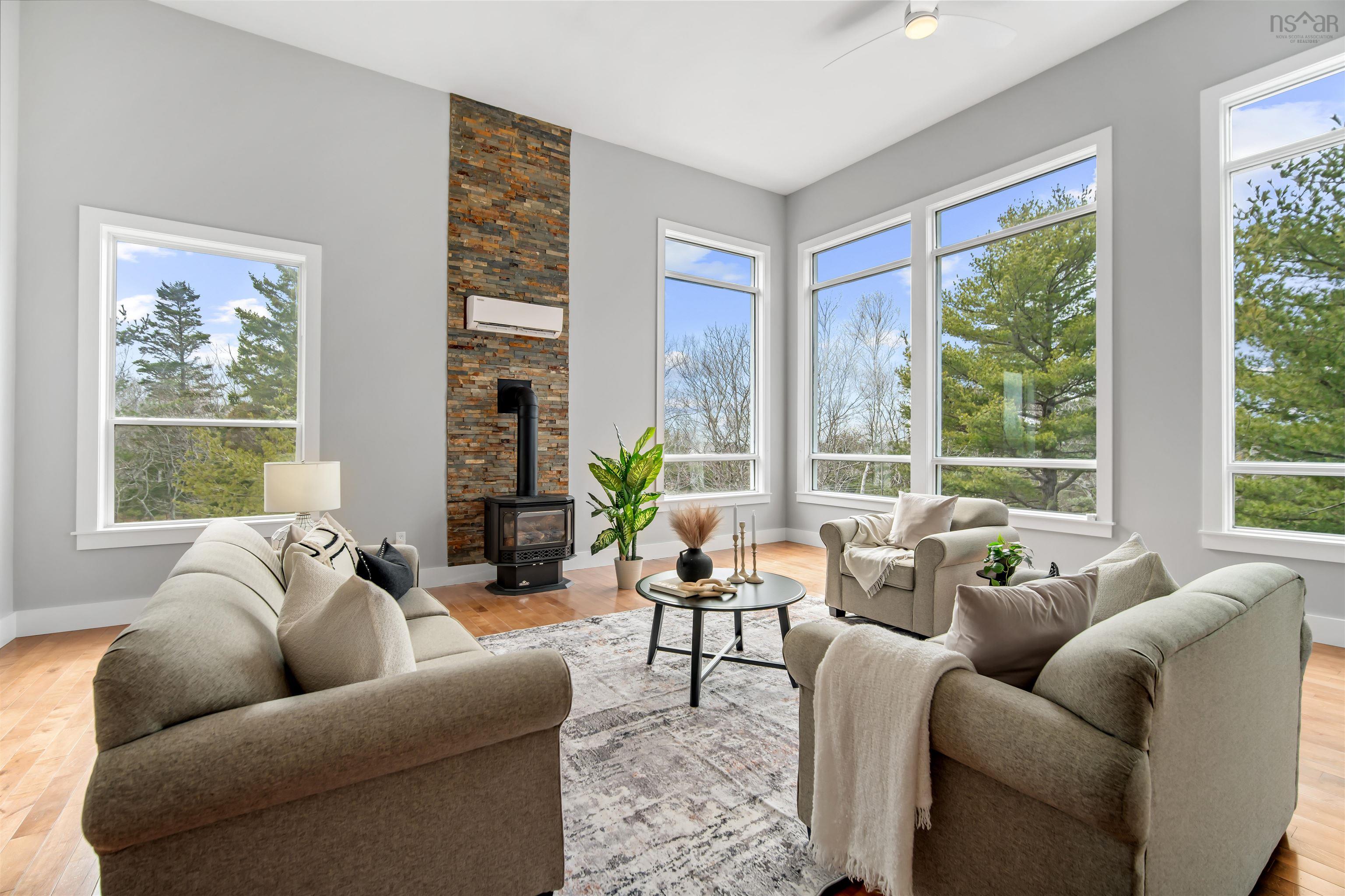 $749,900.00: 149 Abbey Road, Stillwater Lake