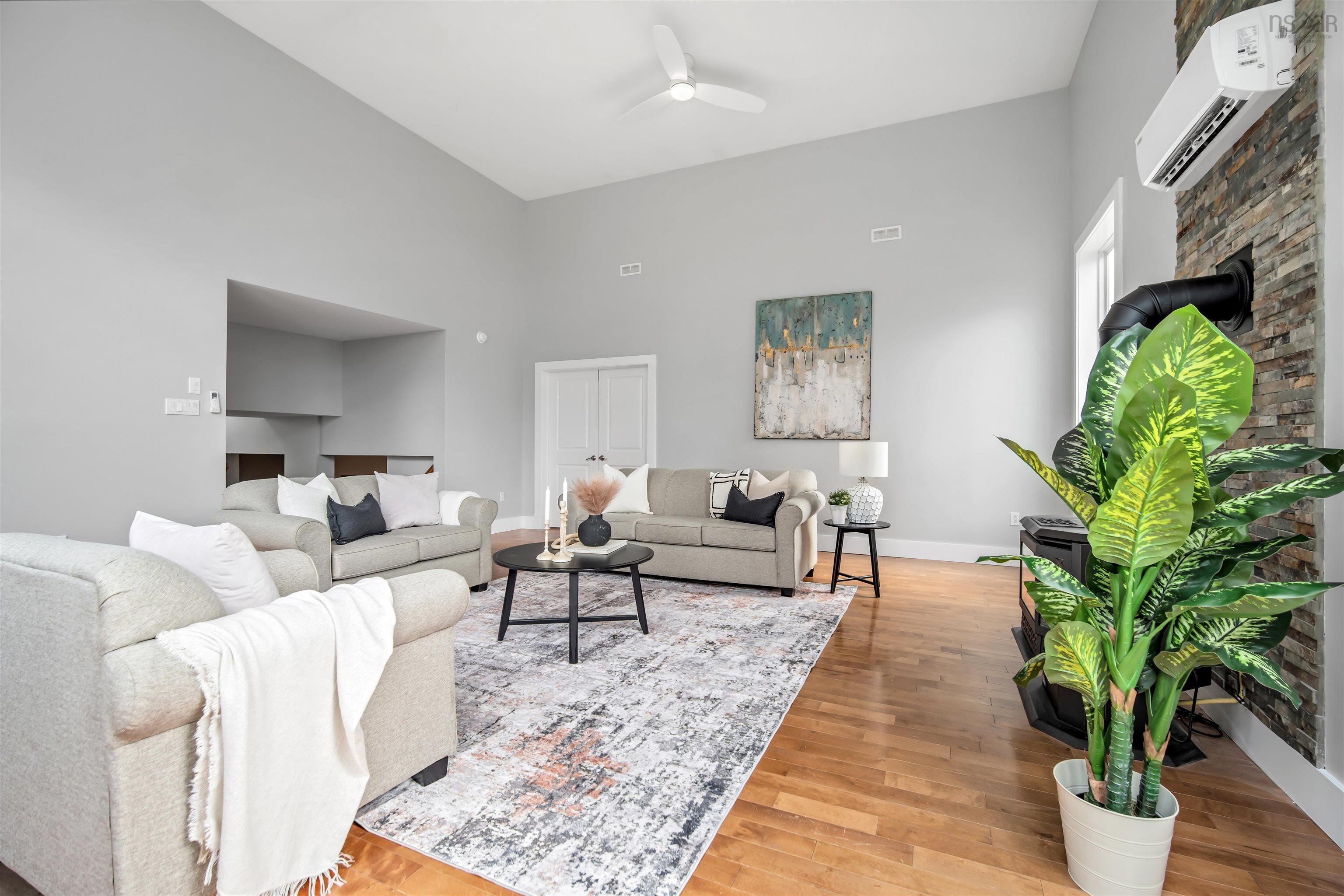 $749,900.00: 149 Abbey Road, Stillwater Lake