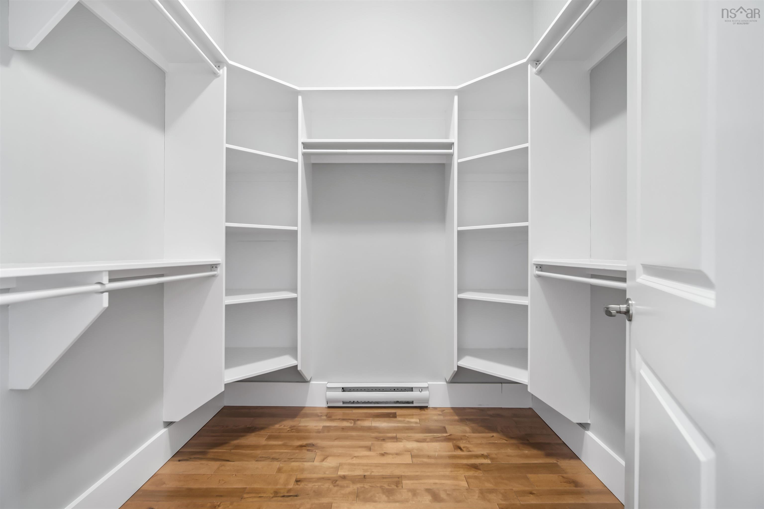 $749,900.00: 149 Abbey Road, Stillwater Lake