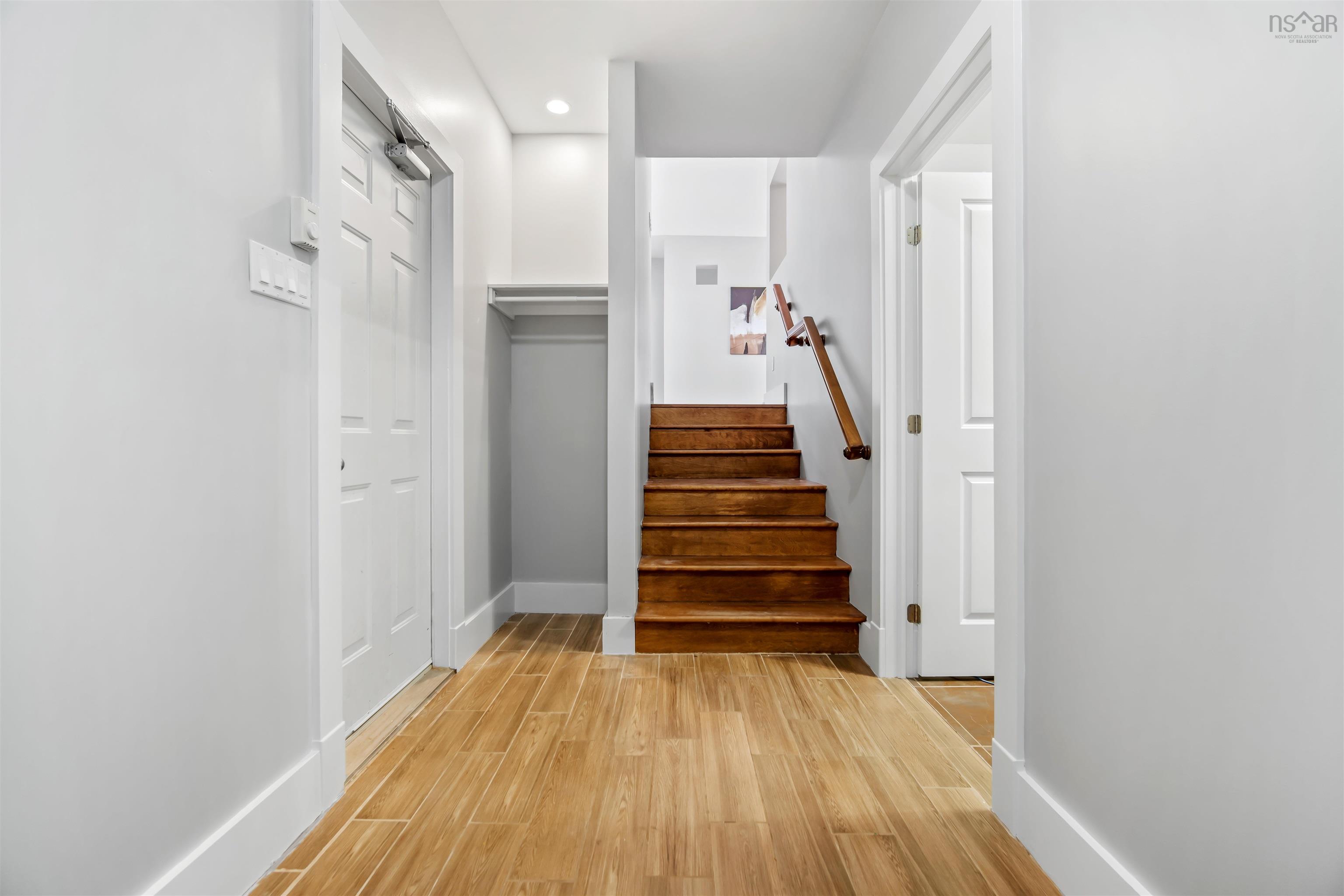 $749,900.00: 149 Abbey Road, Stillwater Lake