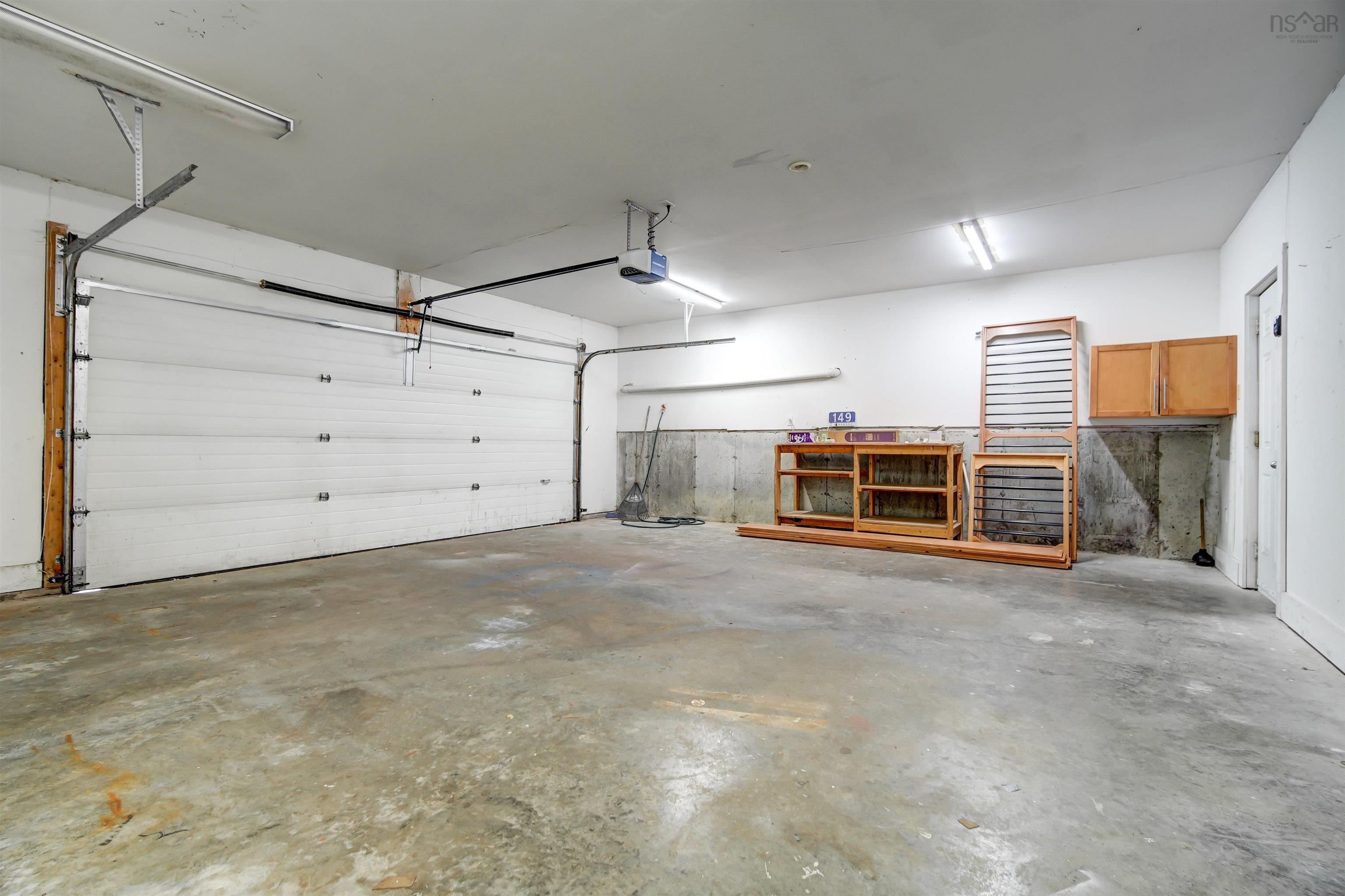 $749,900.00: 149 Abbey Road, Stillwater Lake