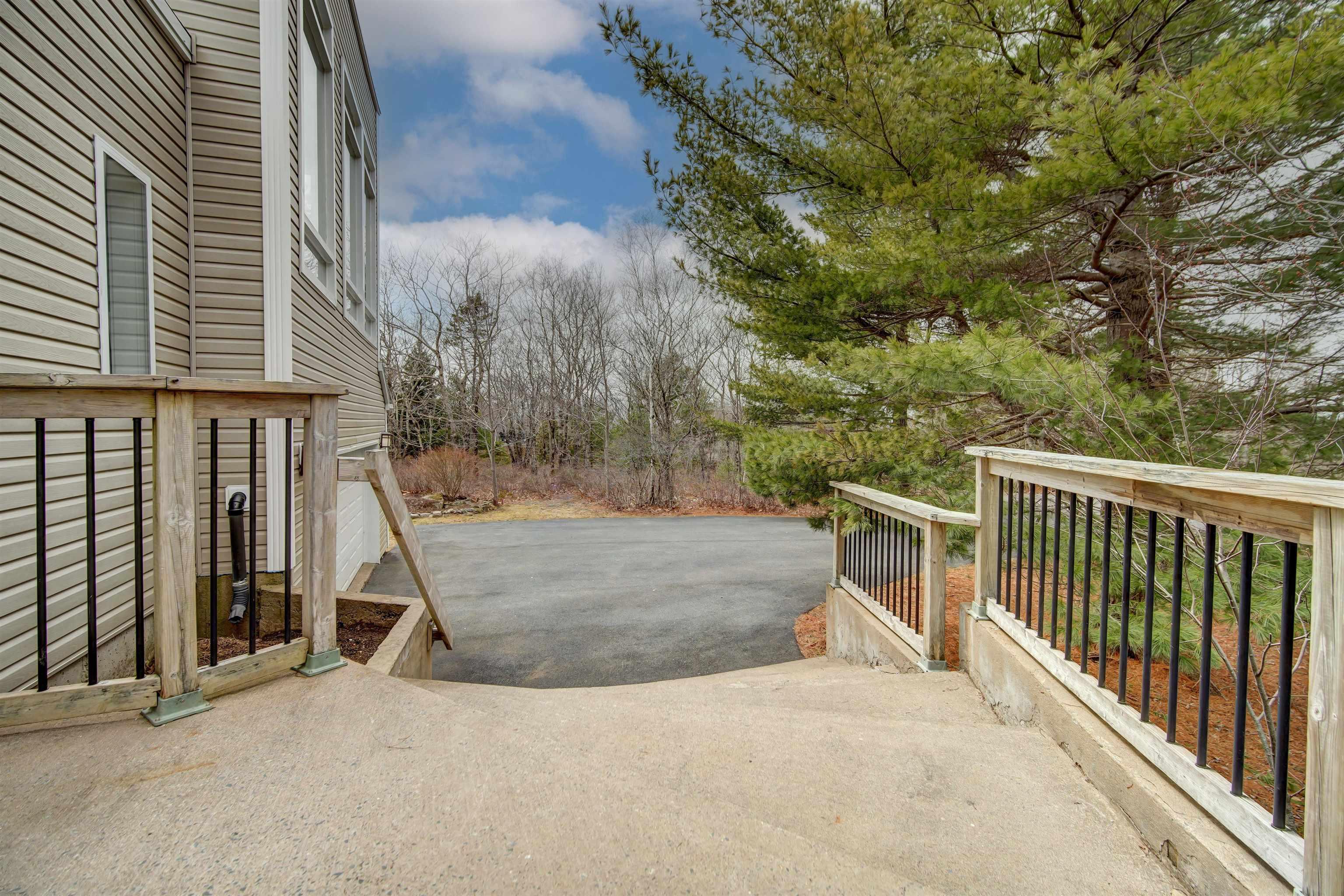 $749,900.00: 149 Abbey Road, Stillwater Lake