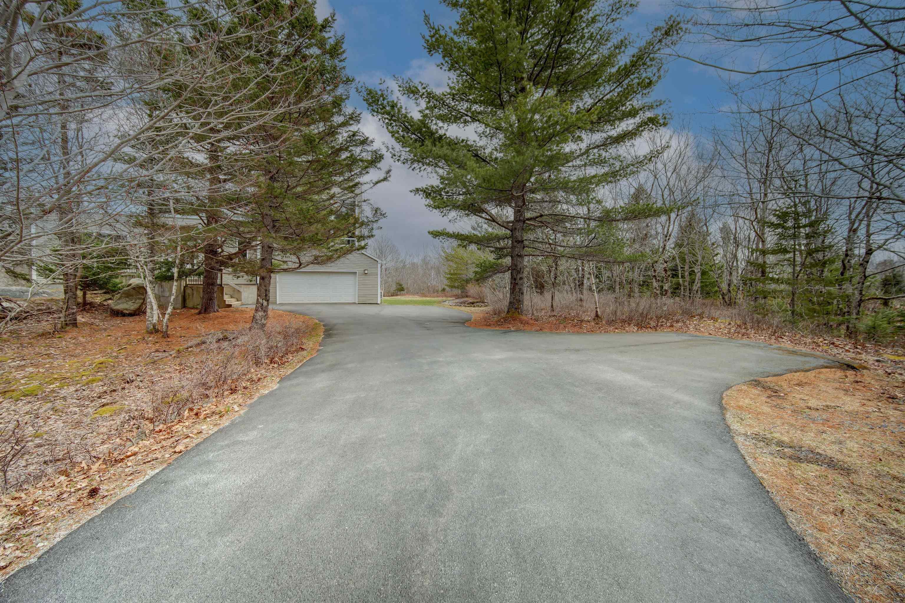 $749,900.00: 149 Abbey Road, Stillwater Lake