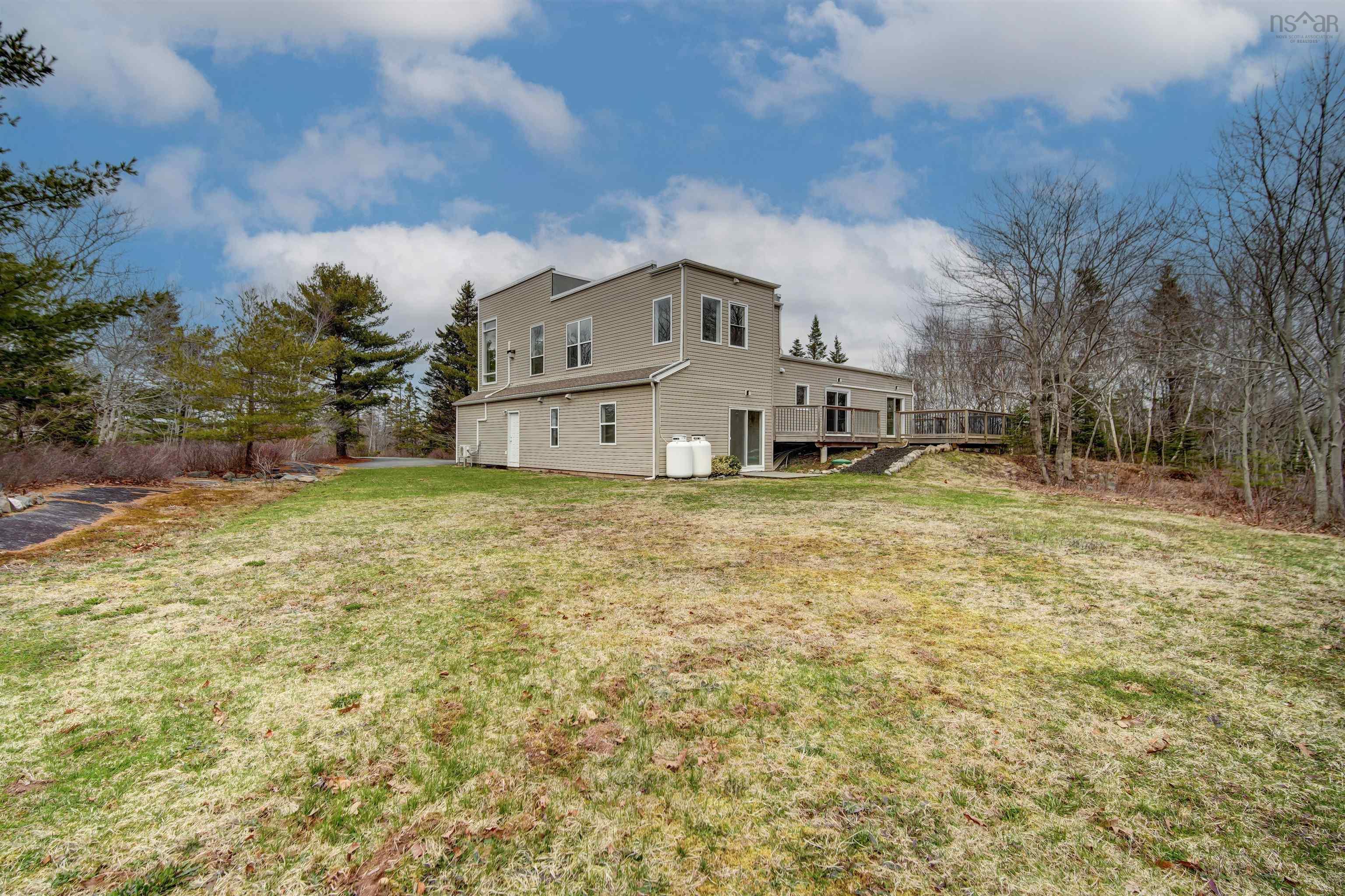 $749,900.00: 149 Abbey Road, Stillwater Lake