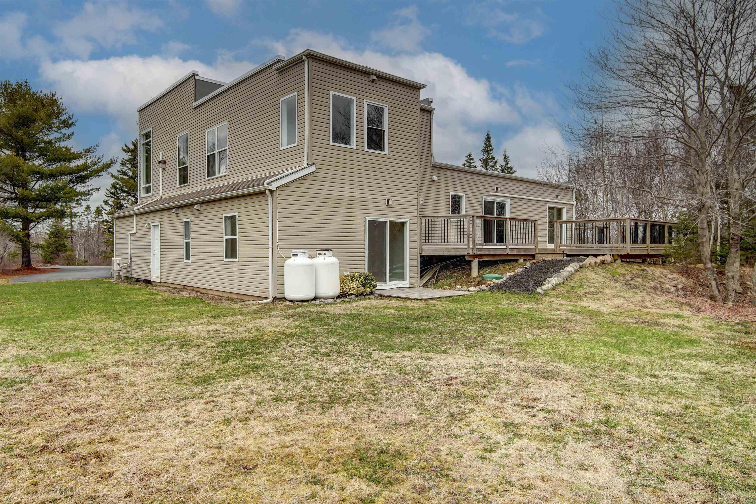 $749,900.00: 149 Abbey Road, Stillwater Lake