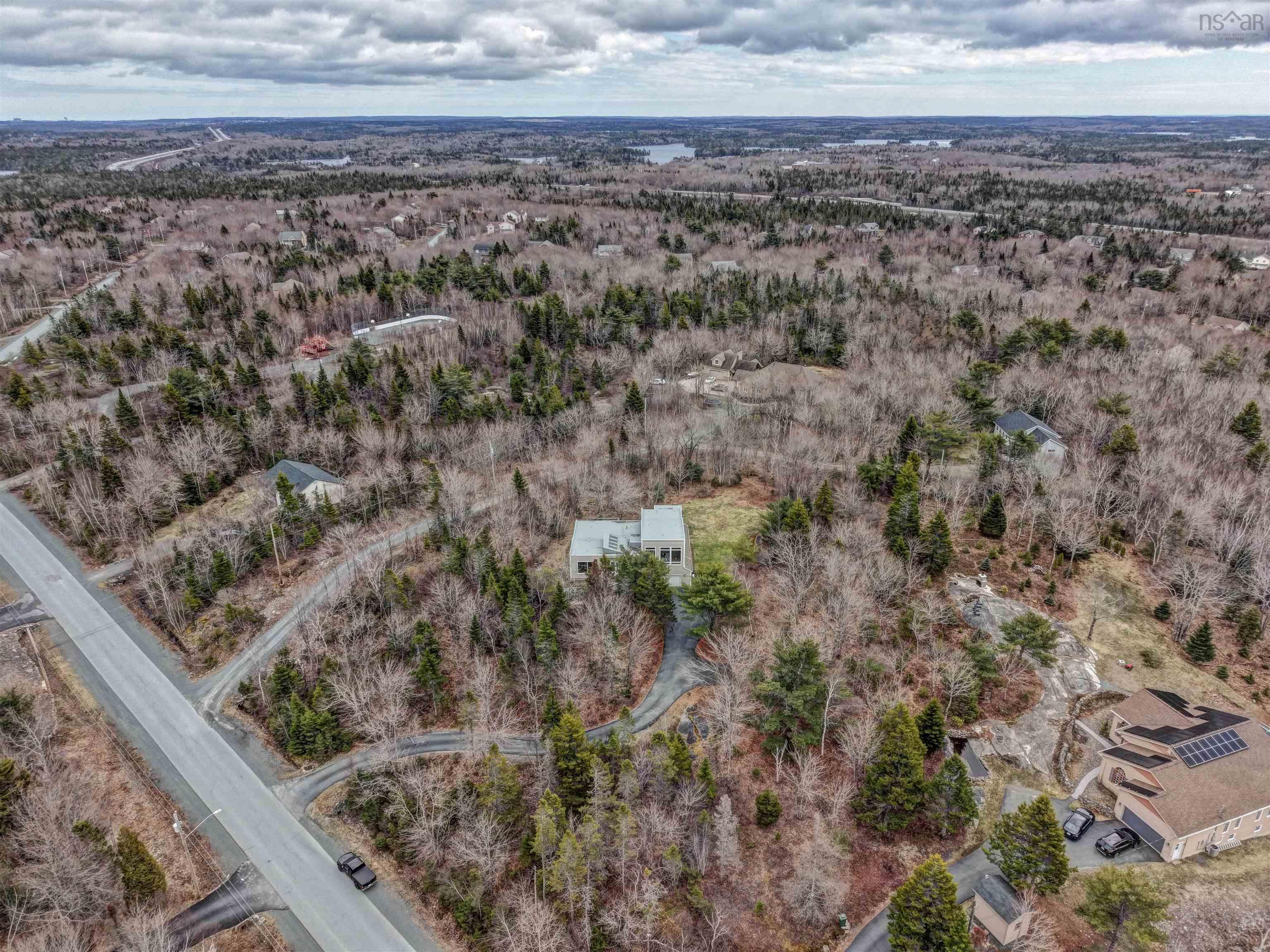 $749,900.00: 149 Abbey Road, Stillwater Lake