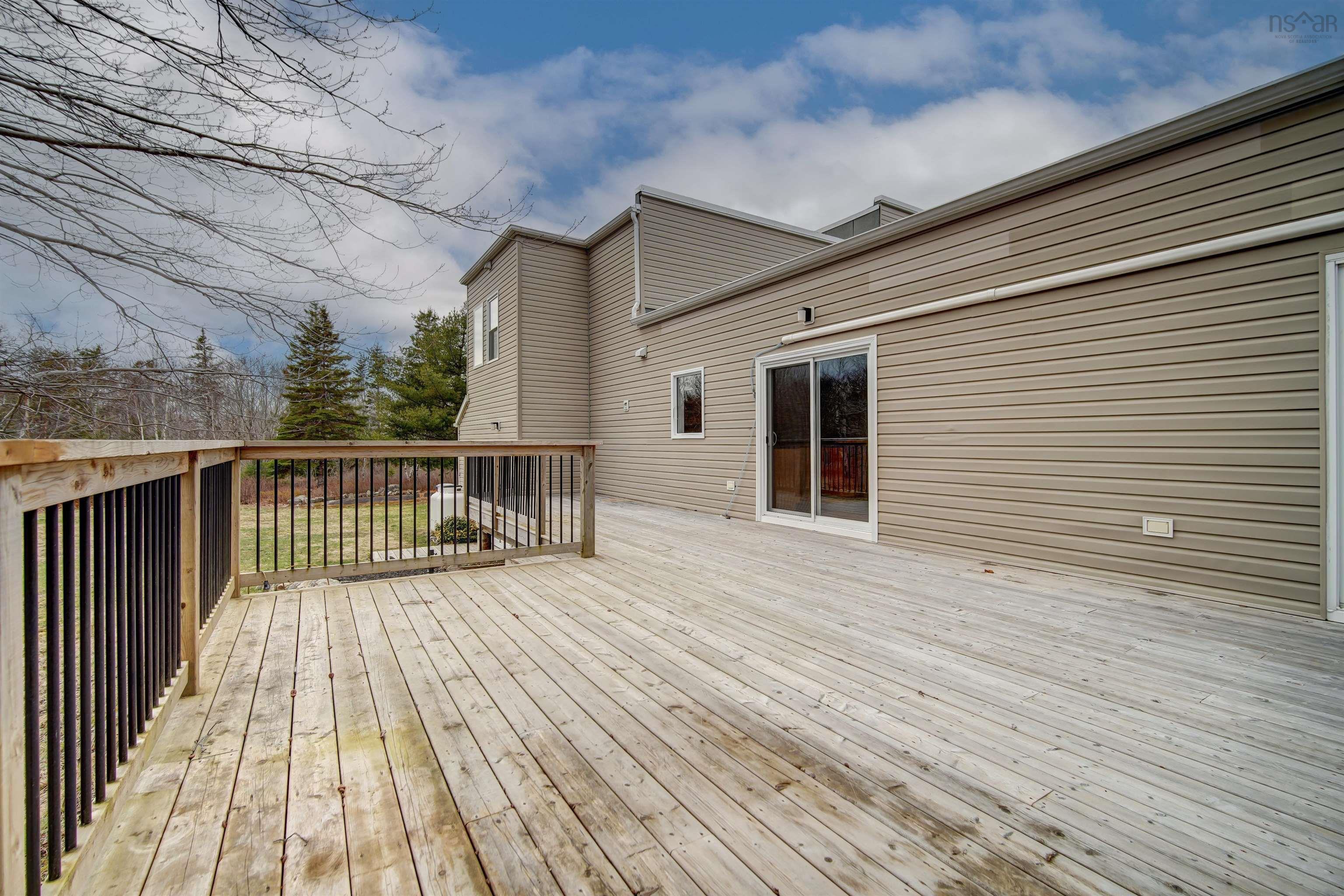 $749,900.00: 149 Abbey Road, Stillwater Lake