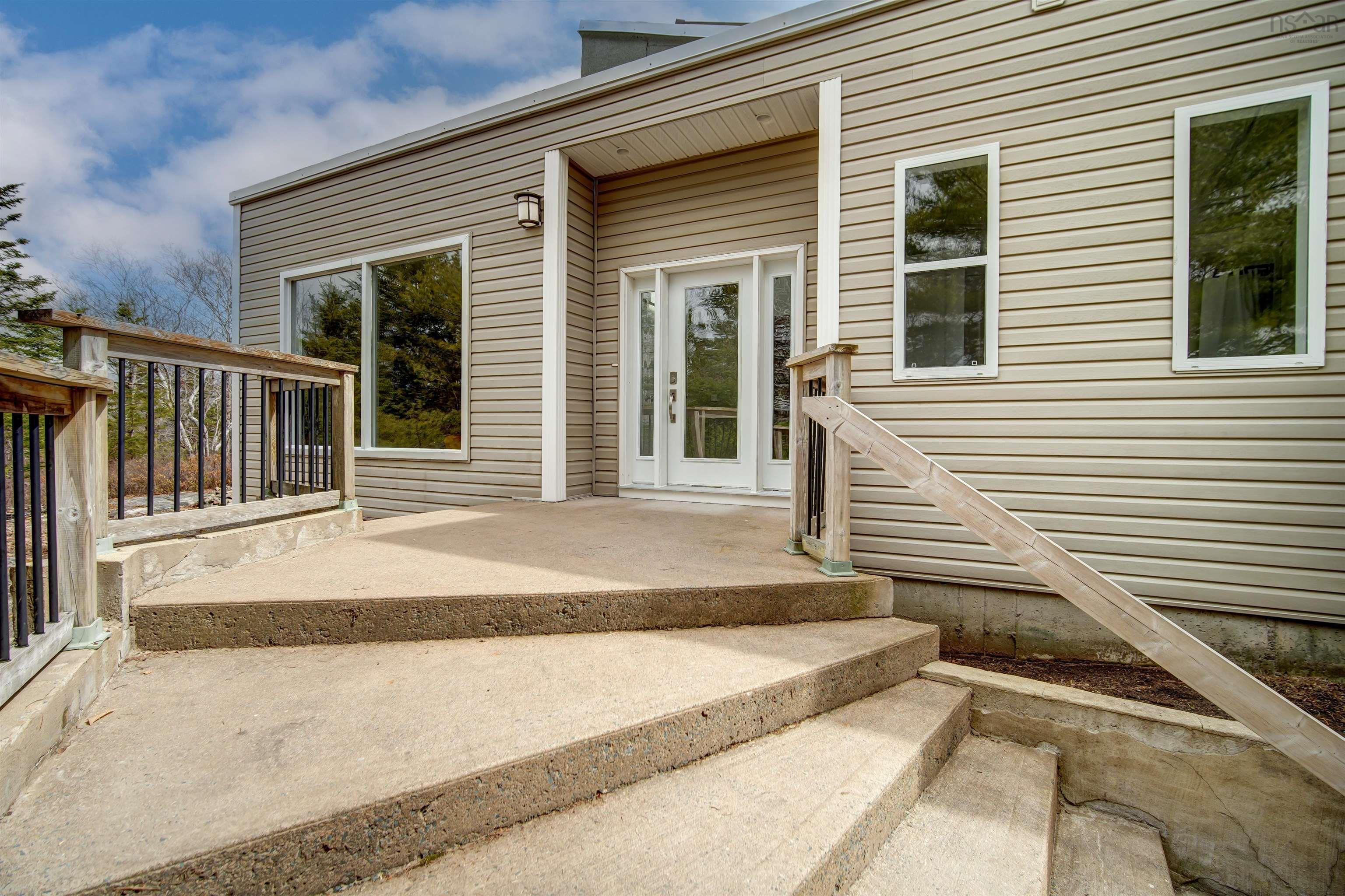 $749,900.00: 149 Abbey Road, Stillwater Lake