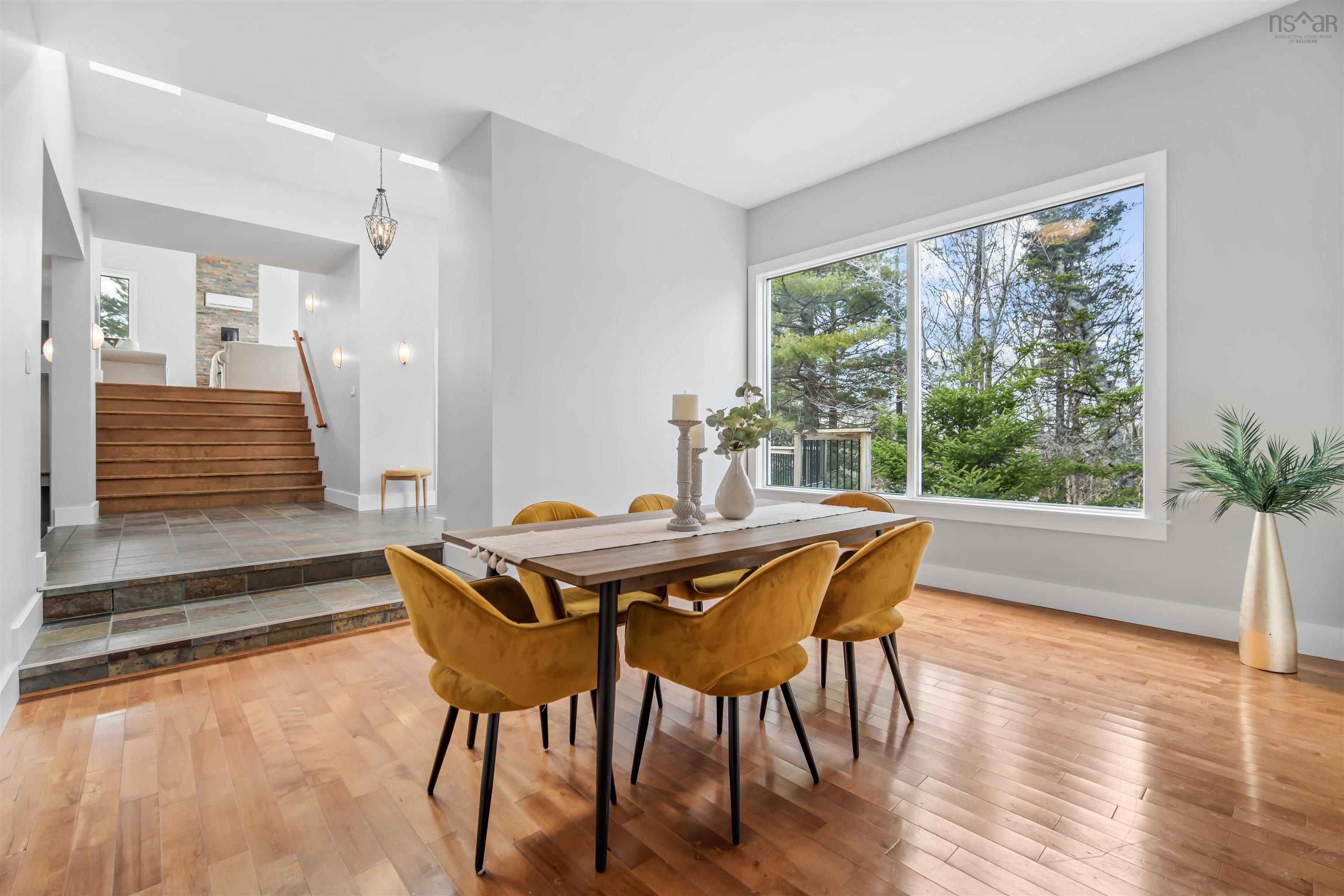 $749,900.00: 149 Abbey Road, Stillwater Lake