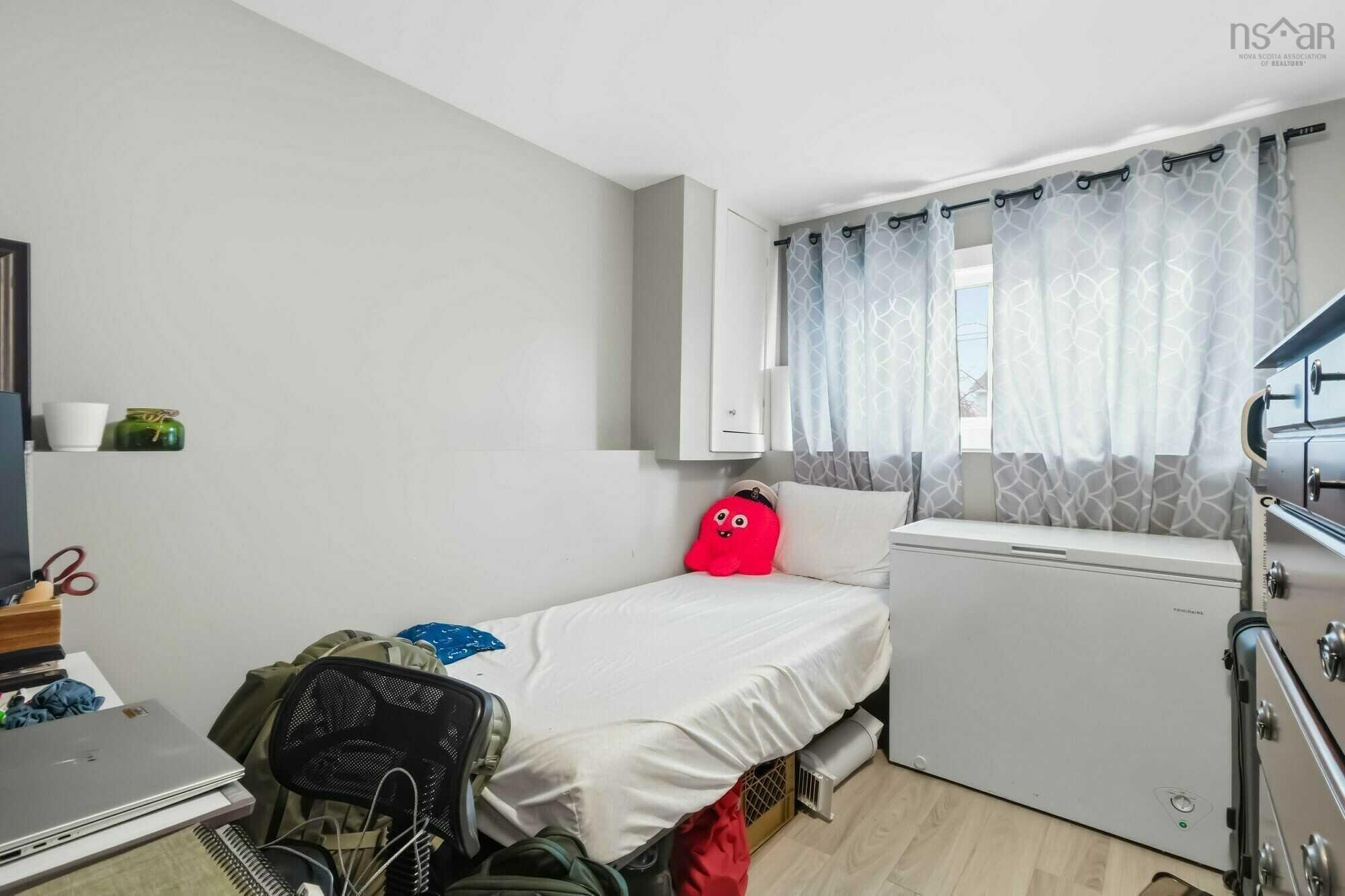 $499,900.00: 52 Shrewsbury Road, Dartmouth