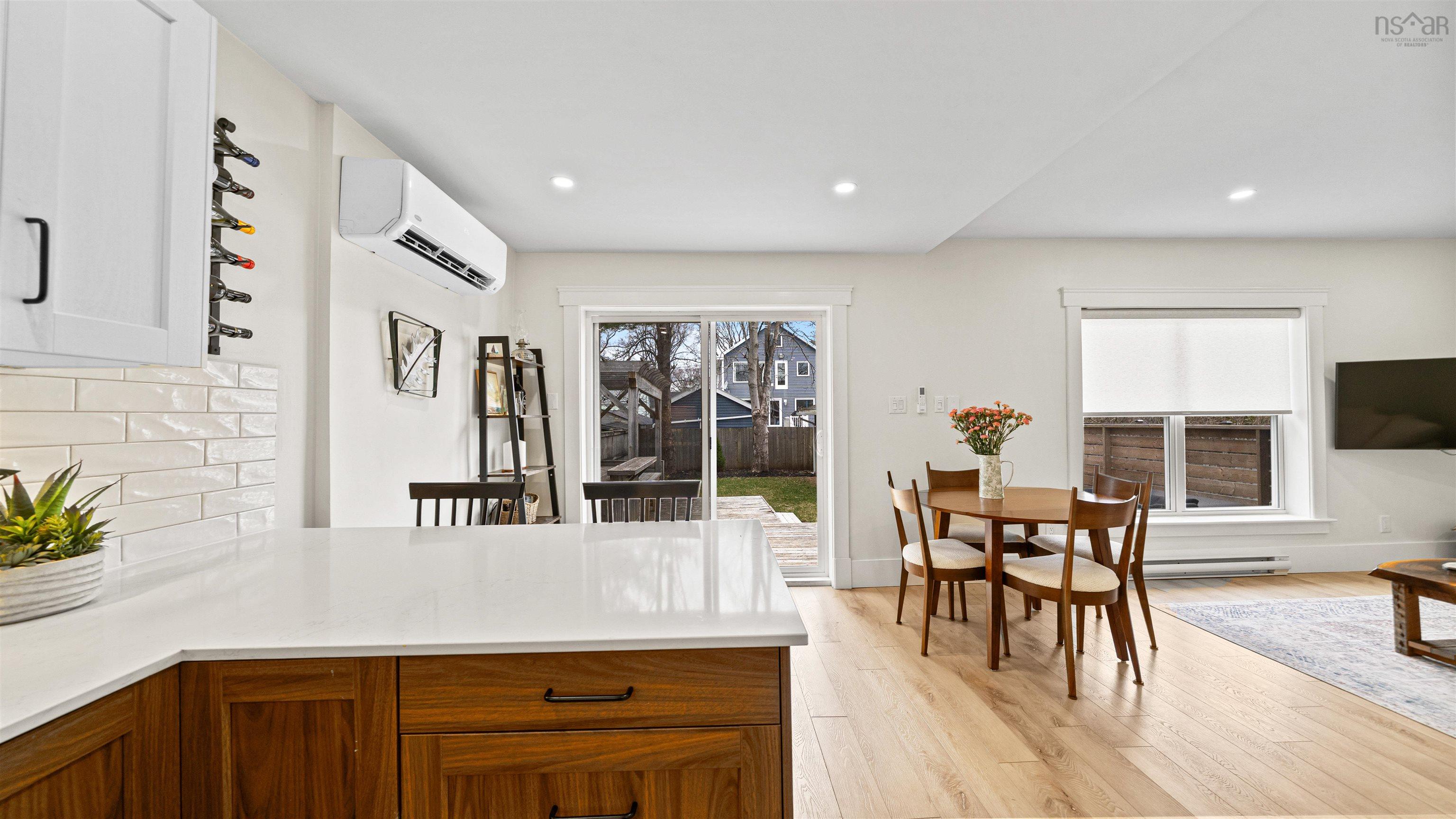 $839,900.00: 6441/6443 Summit Street, Halifax