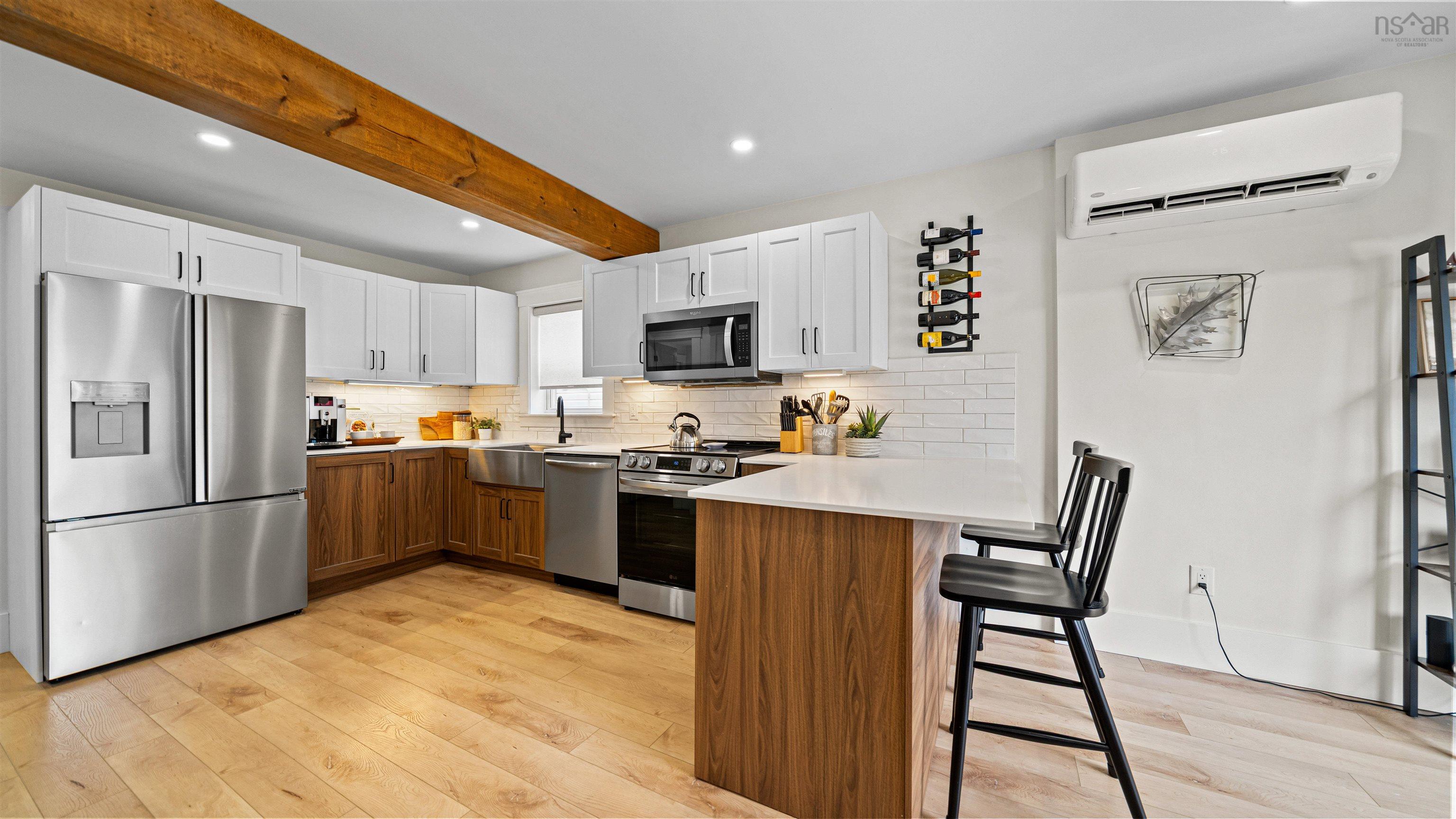 $839,900.00: 6441/6443 Summit Street, Halifax