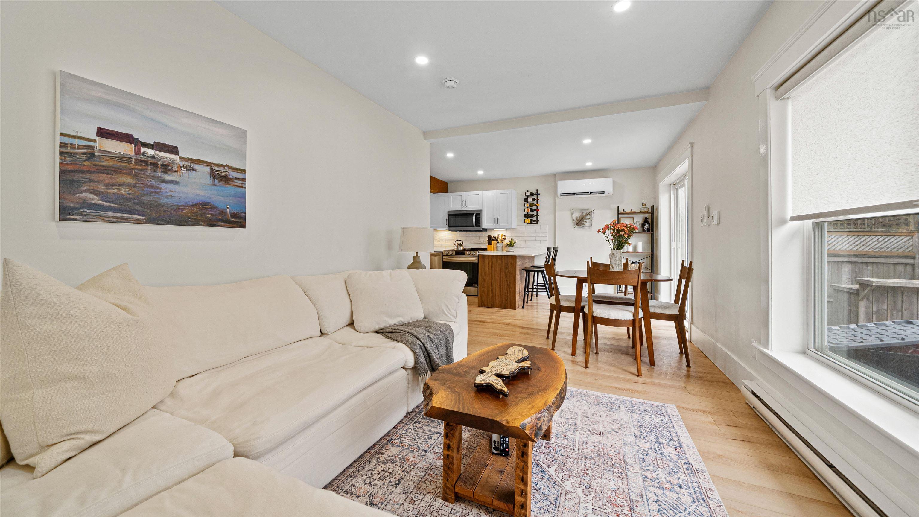 $839,900.00: 6441/6443 Summit Street, Halifax