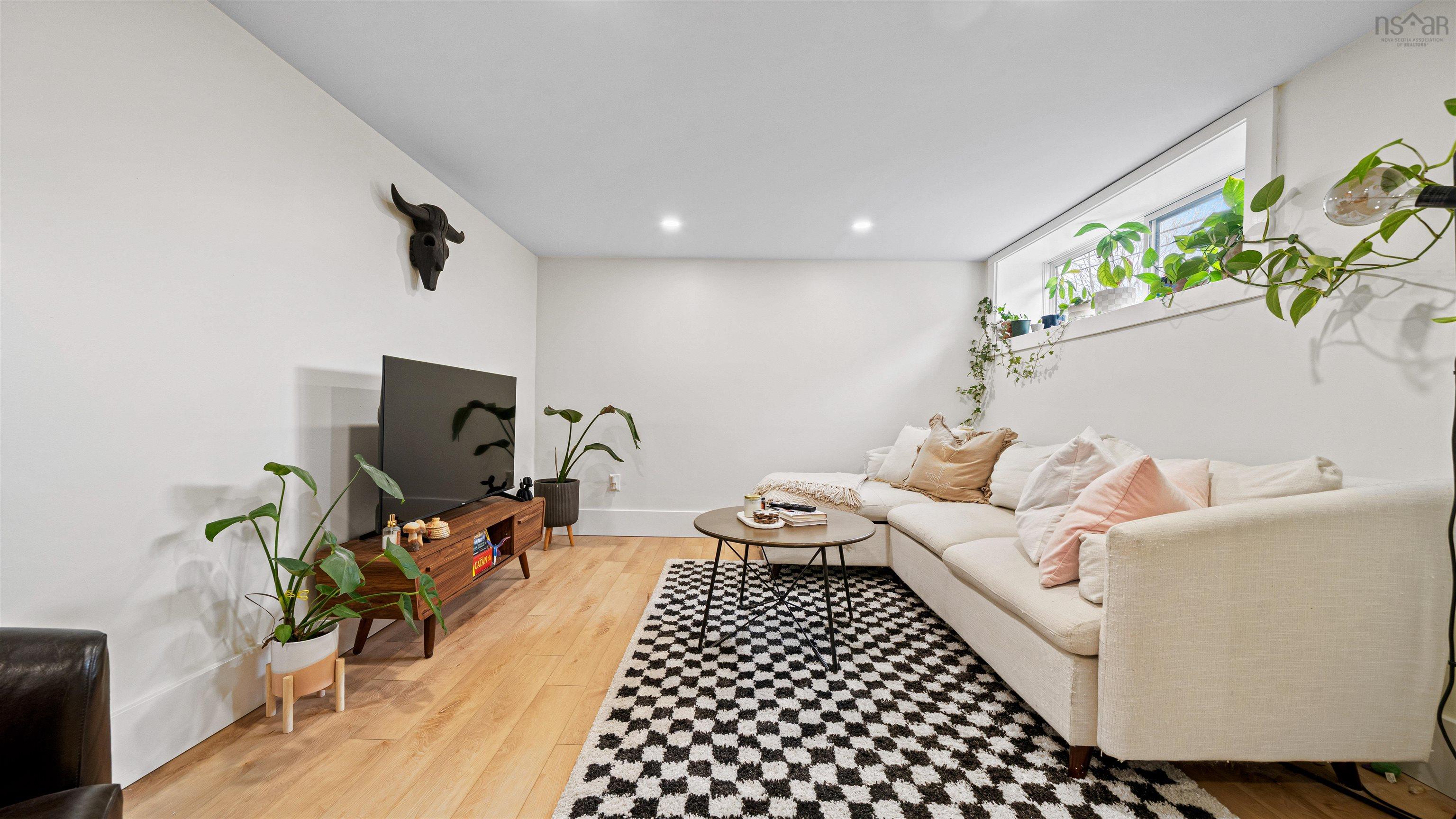 $839,900.00: 6441/6443 Summit Street, Halifax