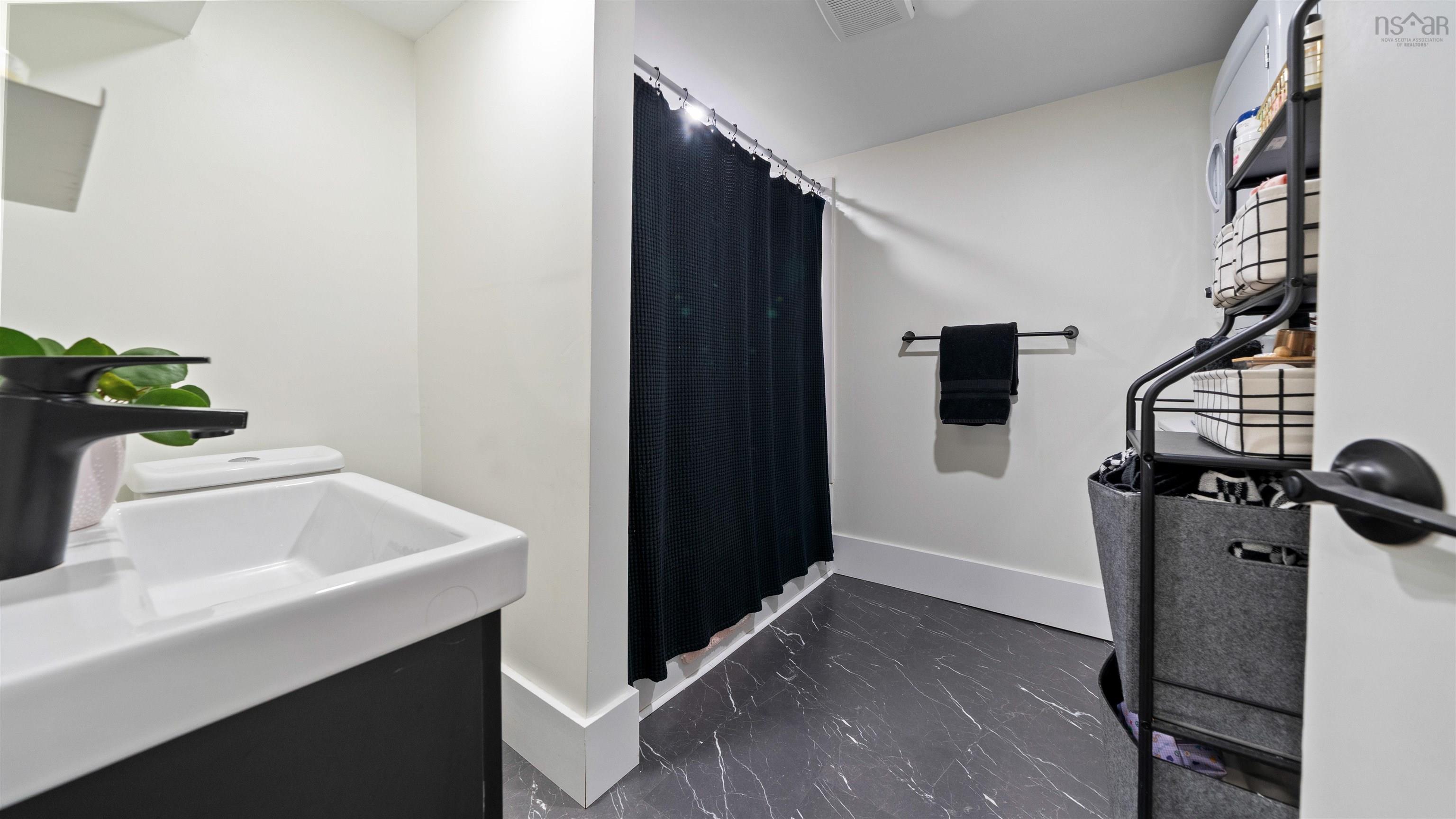 $839,900.00: 6441/6443 Summit Street, Halifax