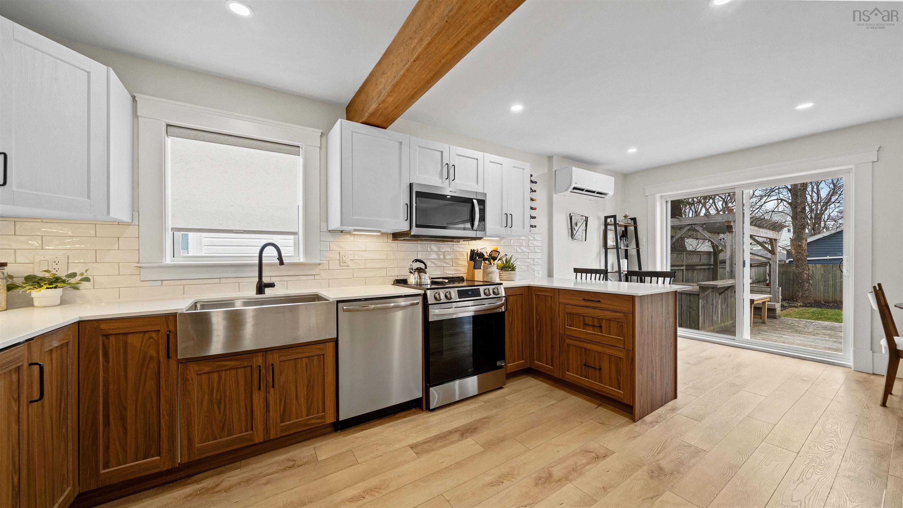 $839,900.00: 6441/6443 Summit Street, Halifax