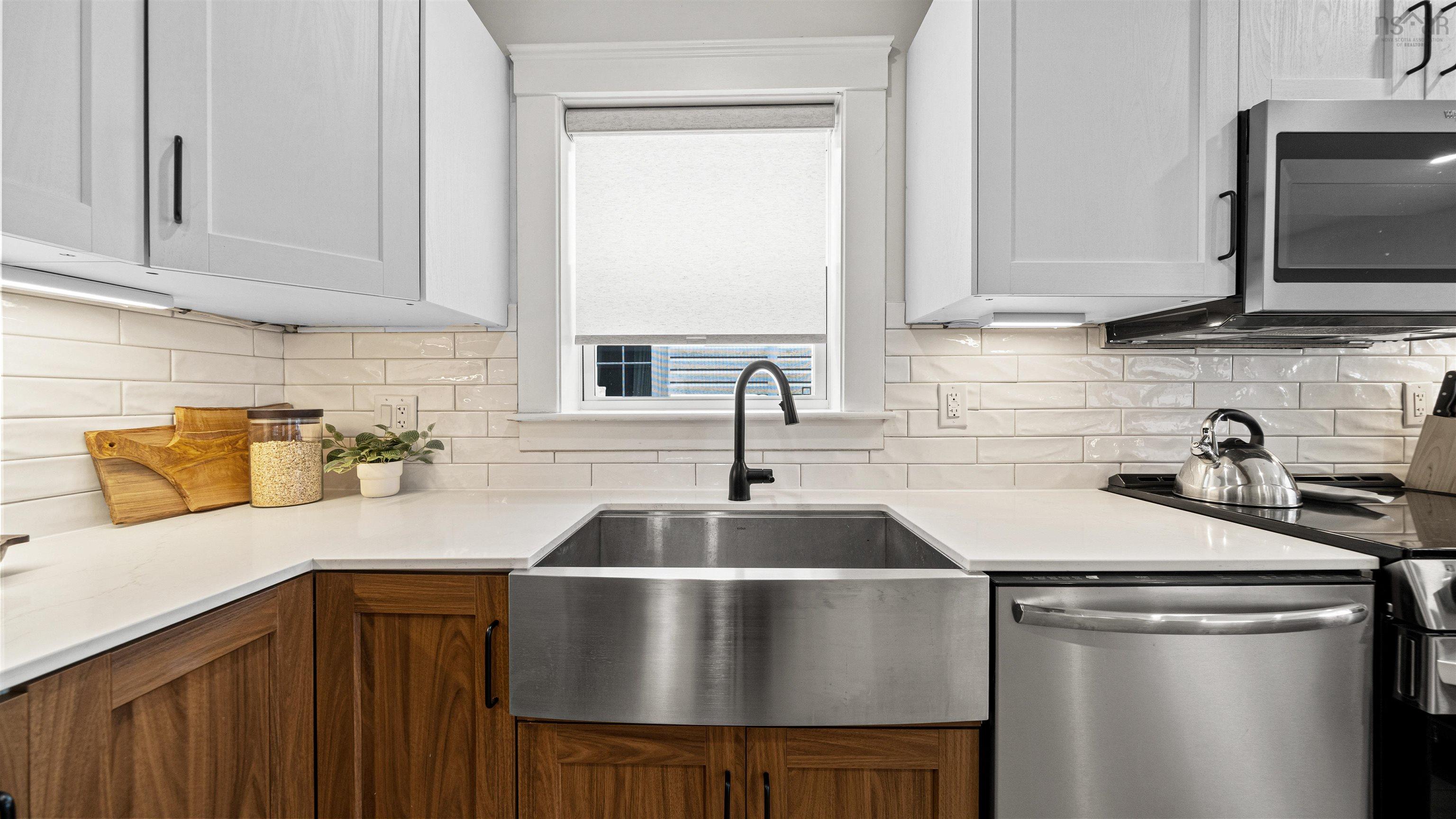 $839,900.00: 6441/6443 Summit Street, Halifax