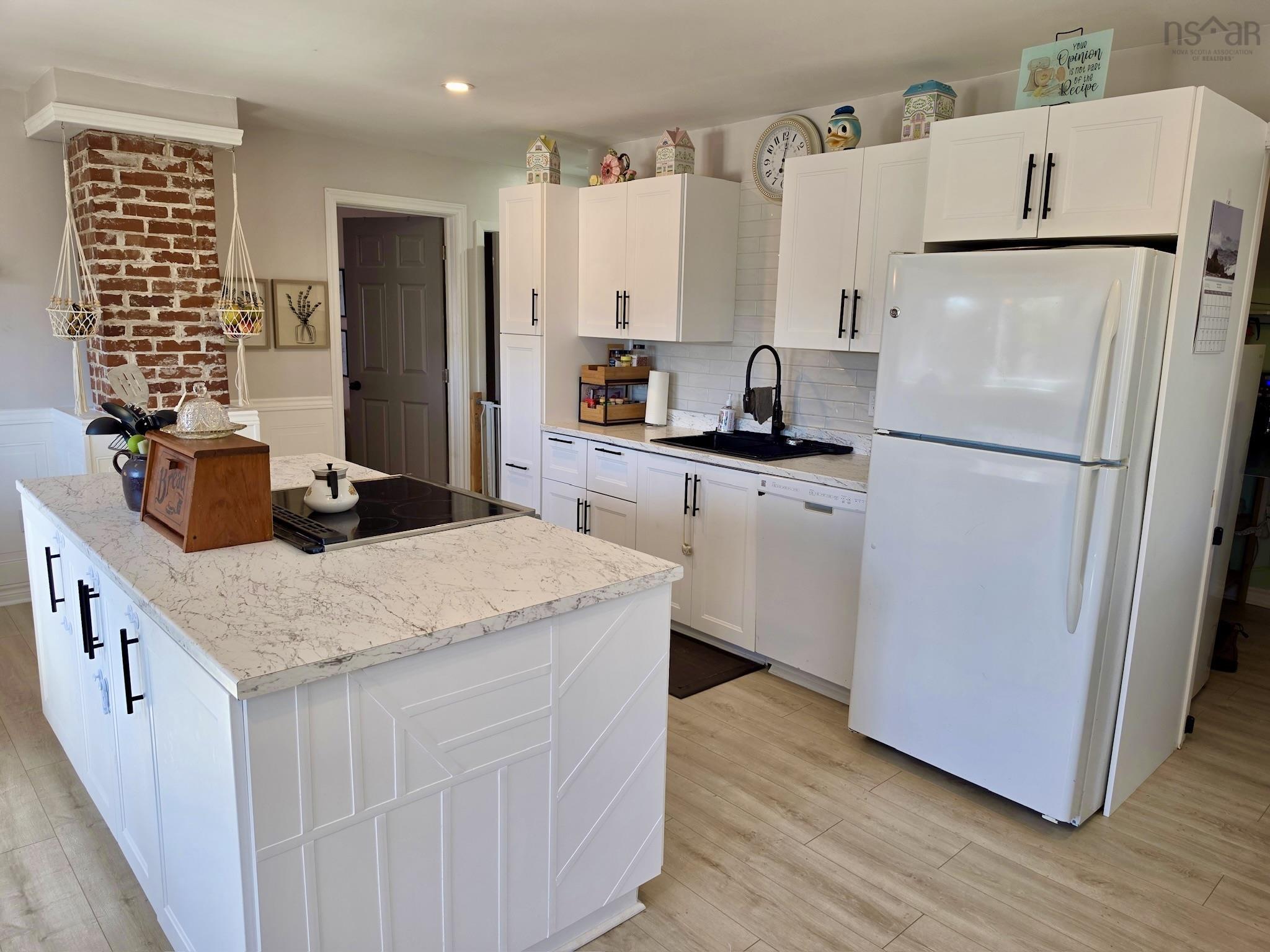 $523,800.00: 553 Beaverbank, Beaver Bank