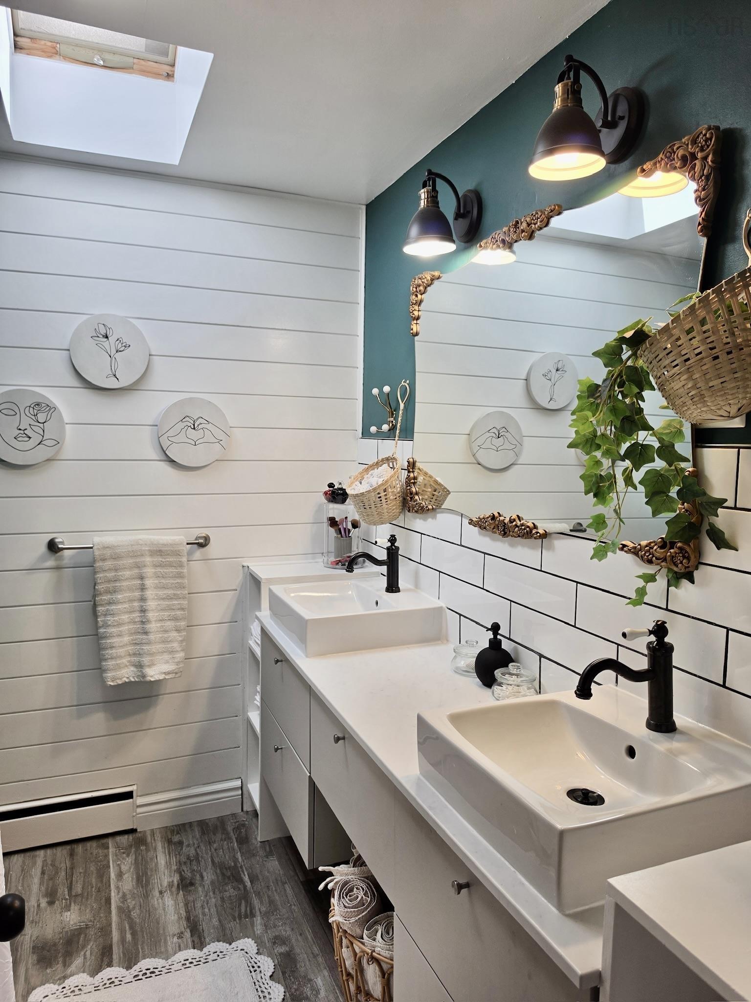 $523,800.00: 553 Beaverbank, Beaver Bank