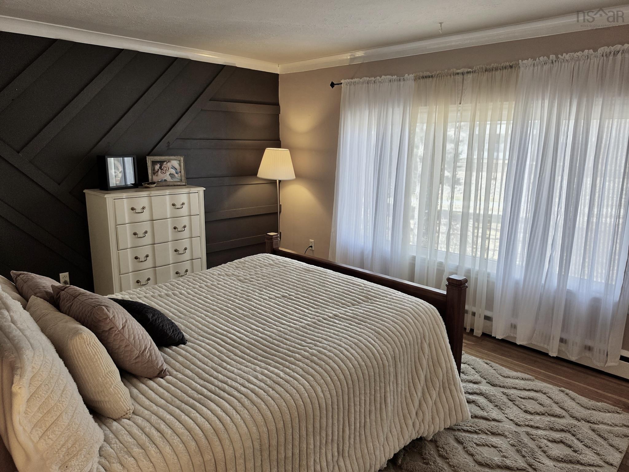 $523,800.00: 553 Beaverbank, Beaver Bank