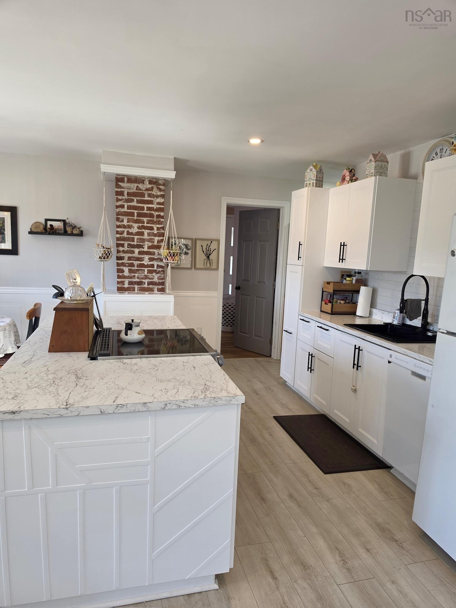 $523,800.00: 553 Beaverbank, Beaver Bank