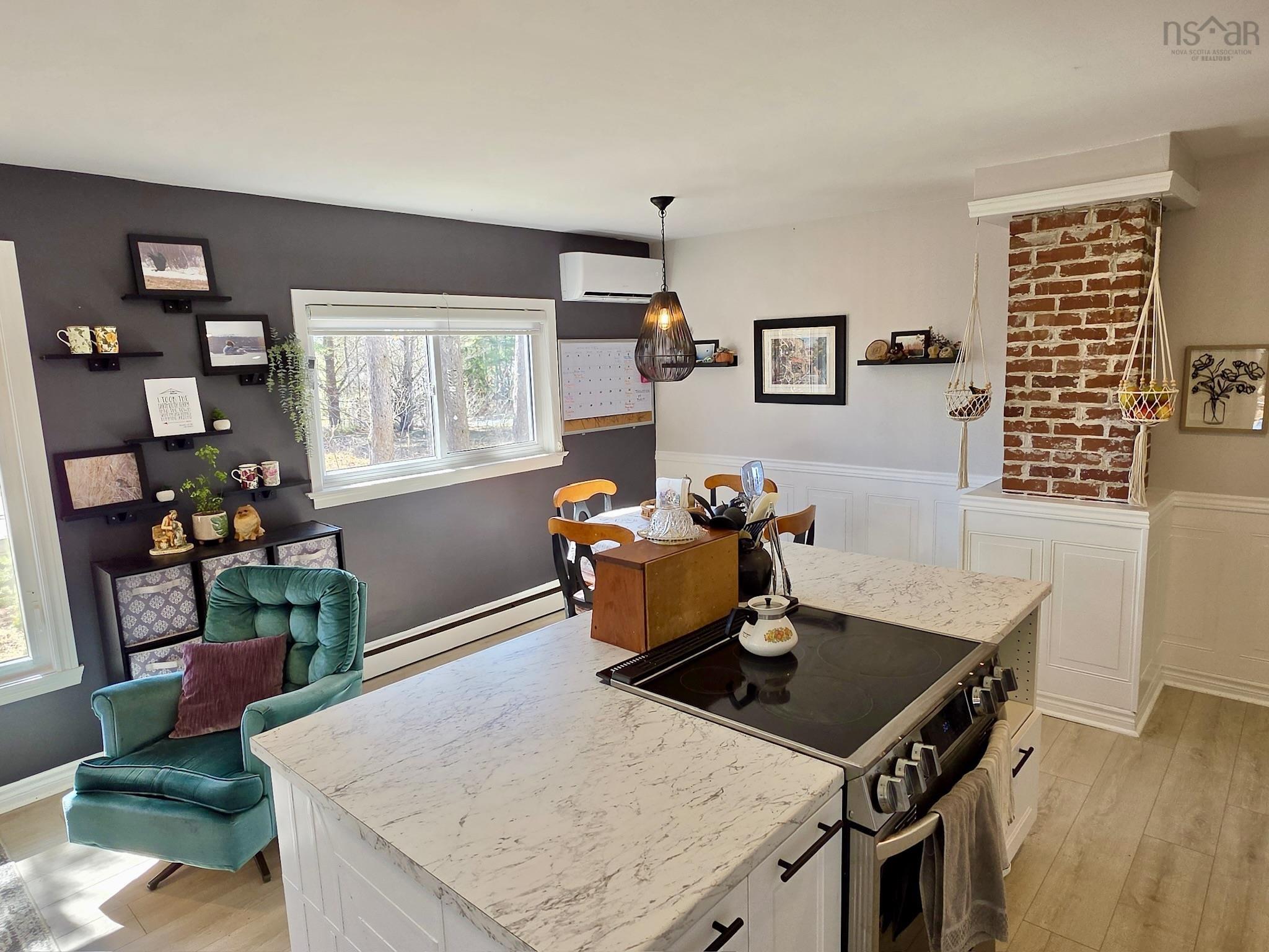 $523,800.00: 553 Beaverbank, Beaver Bank