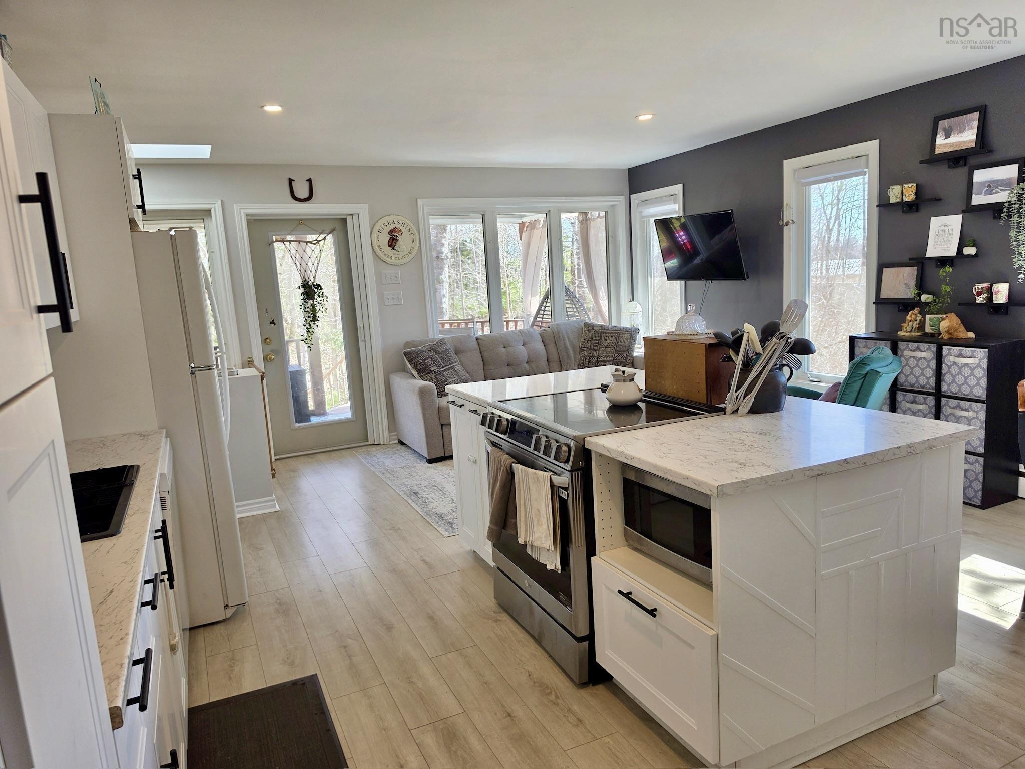 $523,800.00: 553 Beaverbank, Beaver Bank