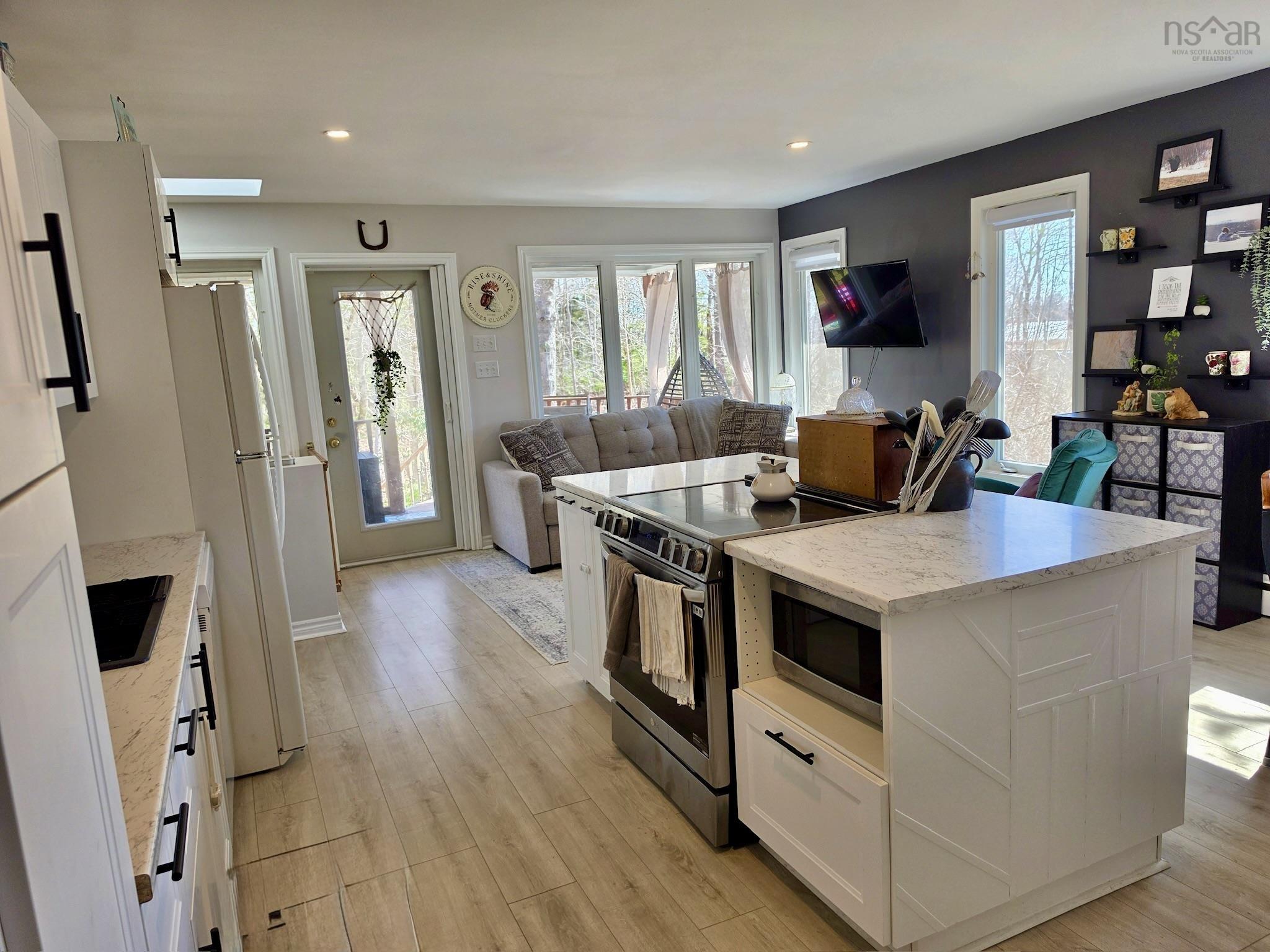 $523,800.00: 553 Beaverbank, Beaver Bank