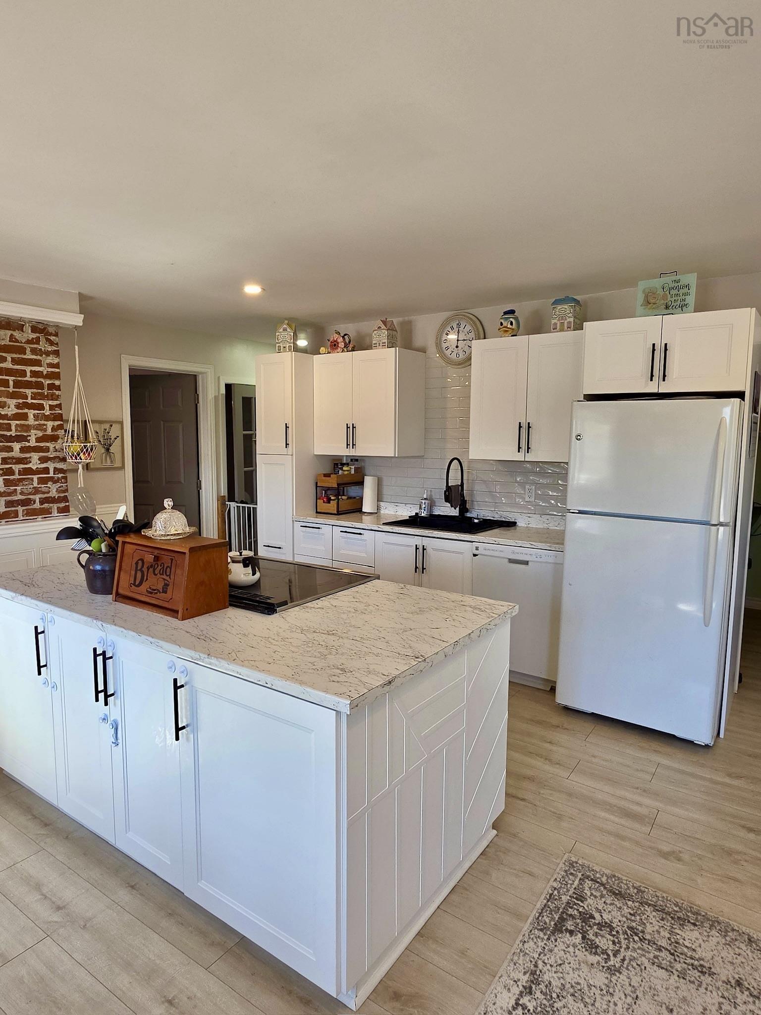 $523,800.00: 553 Beaverbank, Beaver Bank