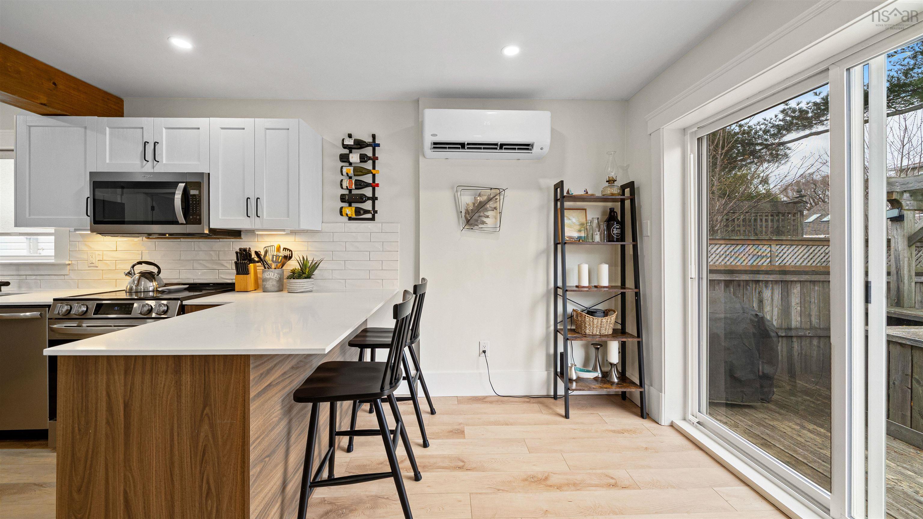 $839,900.00: 6441/6443 Summit Street, Halifax