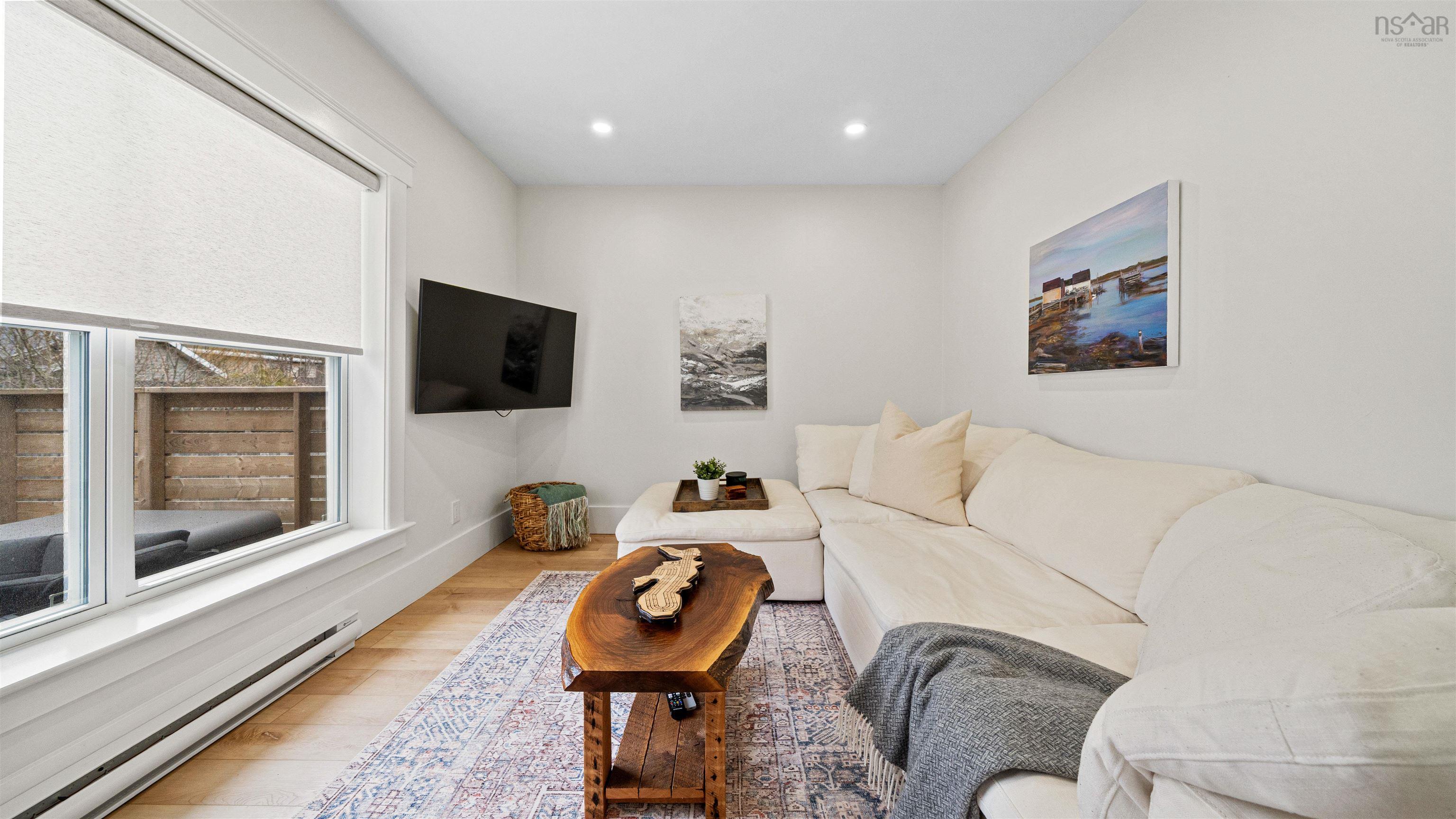 $839,900.00: 6441/6443 Summit Street, Halifax