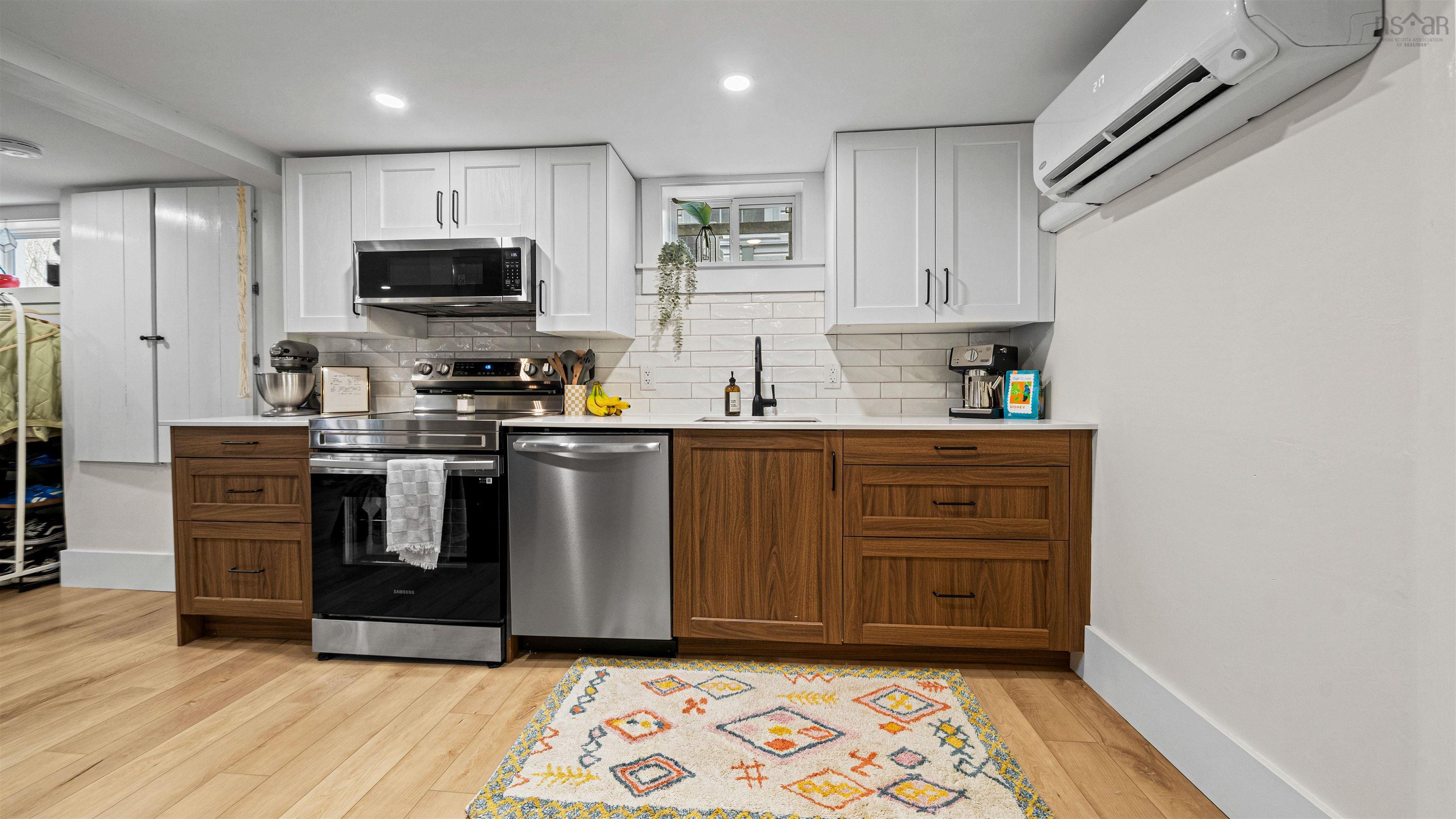 $839,900.00: 6441/6443 Summit Street, Halifax