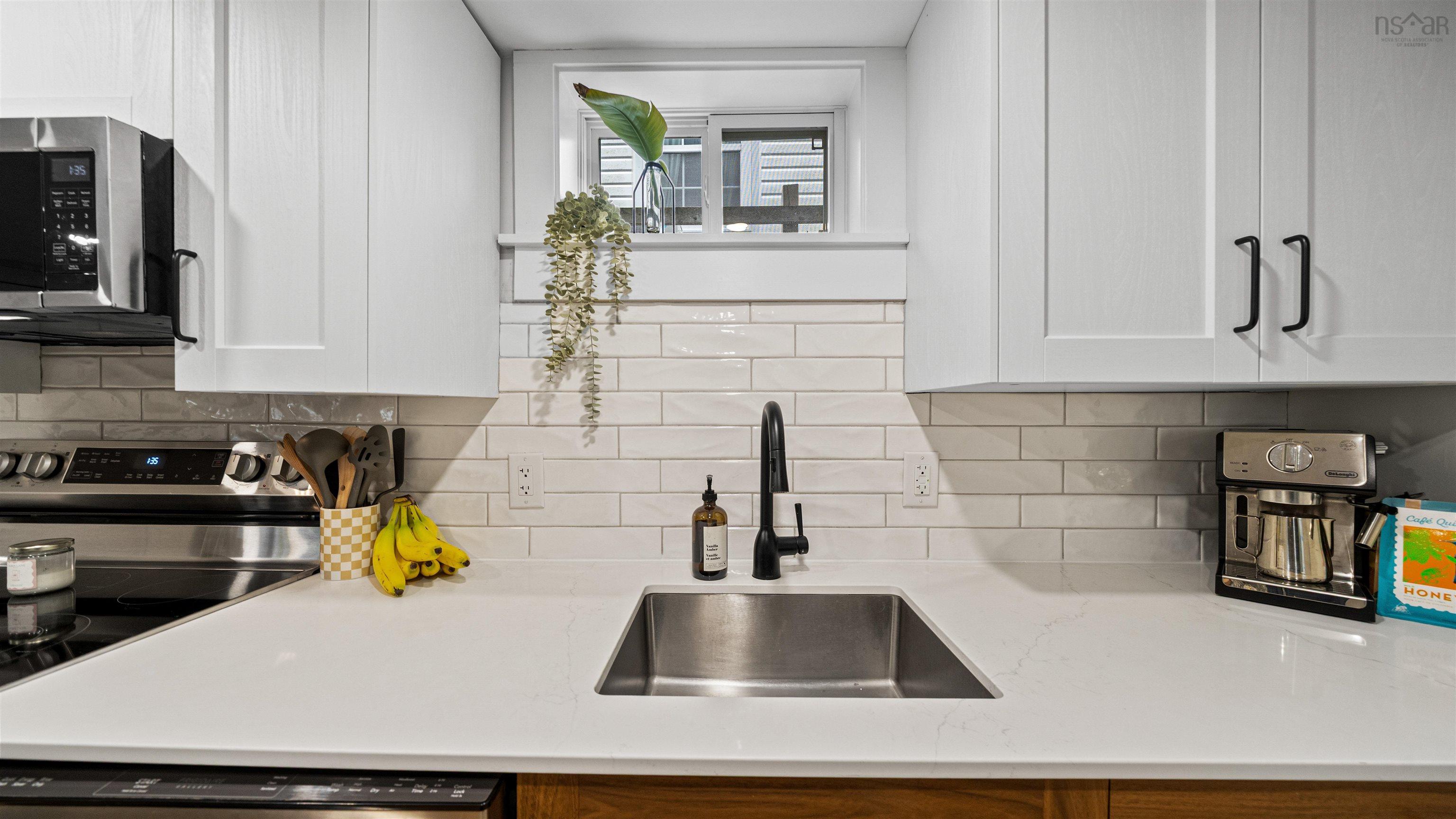 $839,900.00: 6441/6443 Summit Street, Halifax