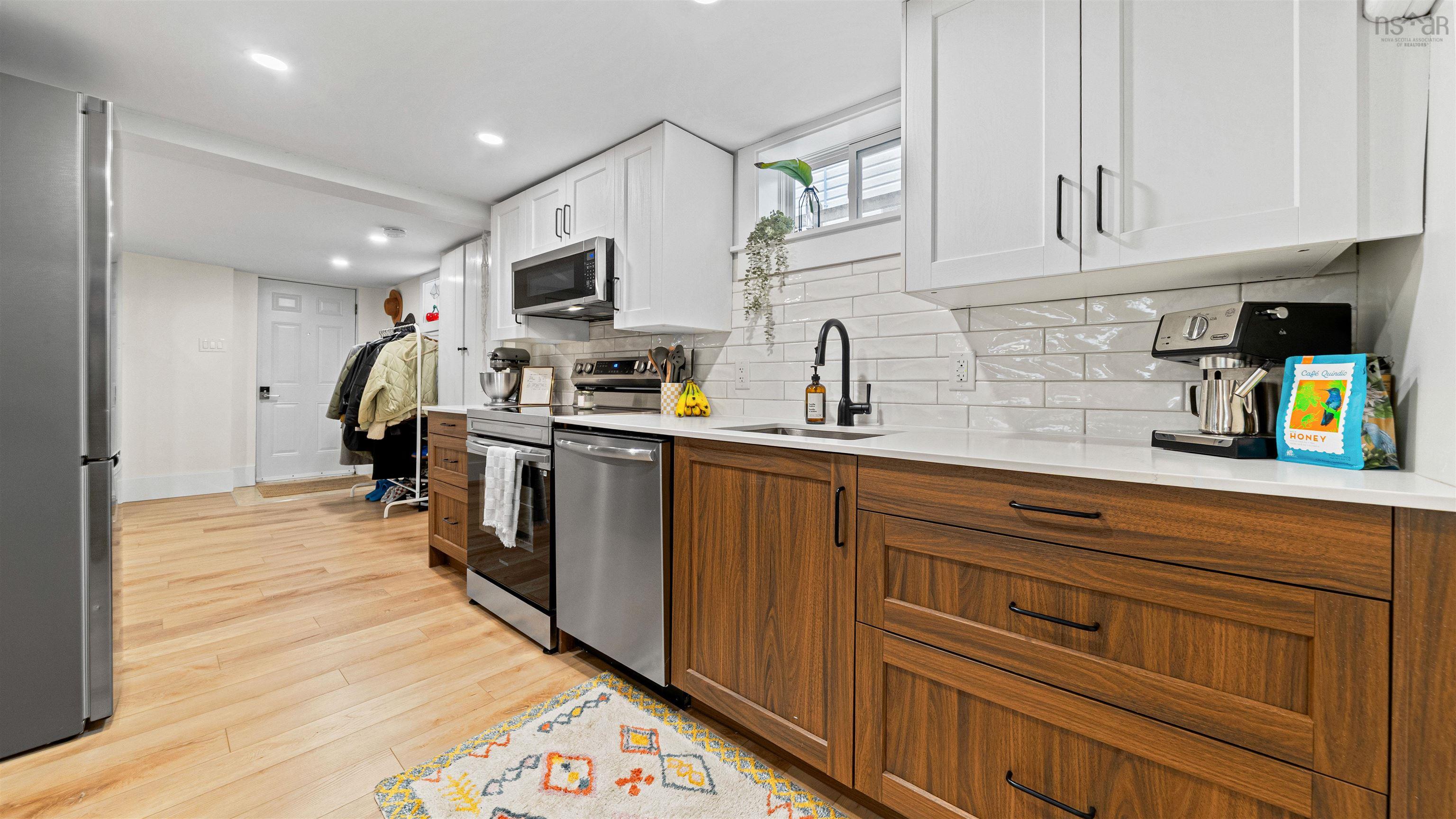 $839,900.00: 6441/6443 Summit Street, Halifax