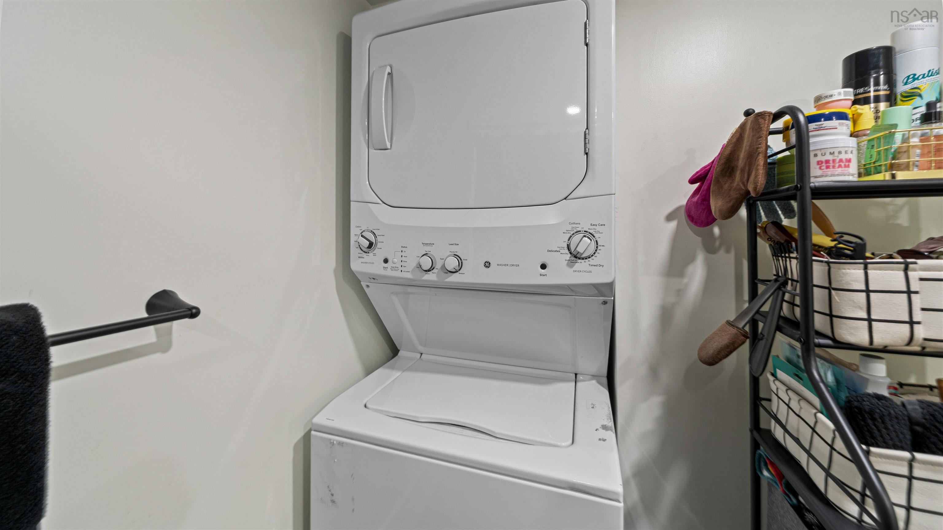 $839,900.00: 6441/6443 Summit Street, Halifax