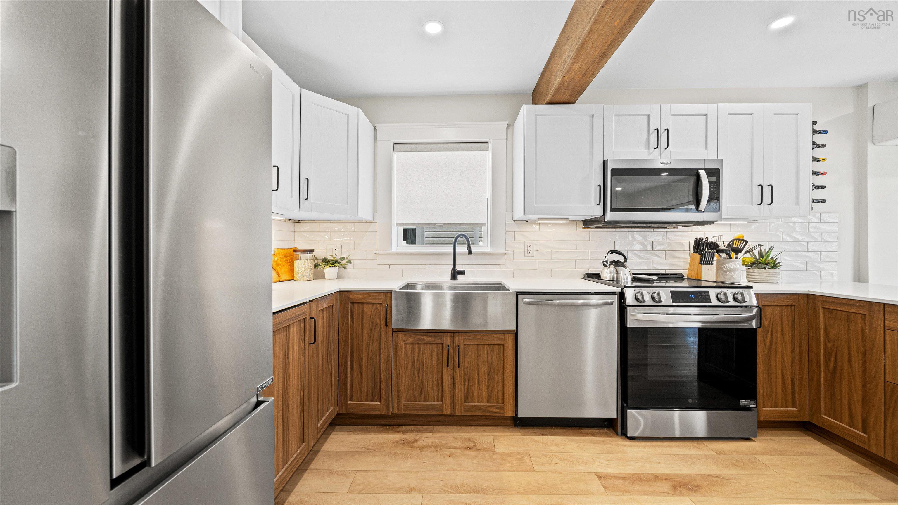 $839,900.00: 6441/6443 Summit Street, Halifax