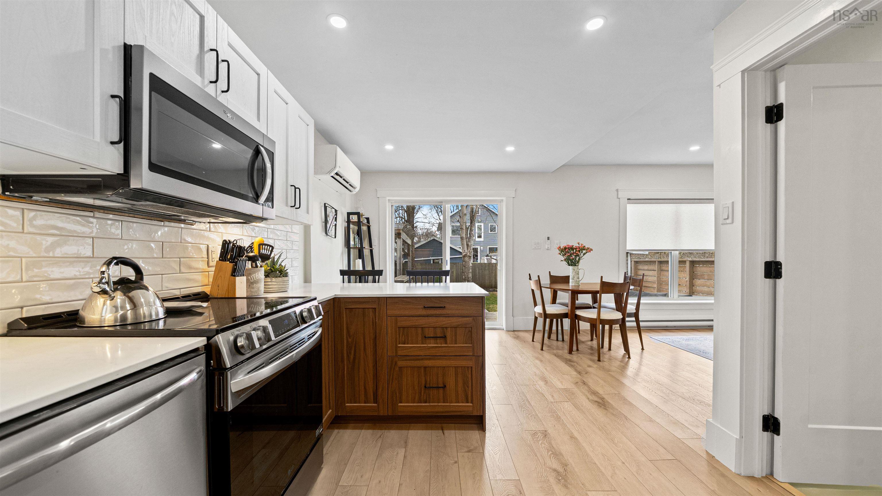 $839,900.00: 6441/6443 Summit Street, Halifax