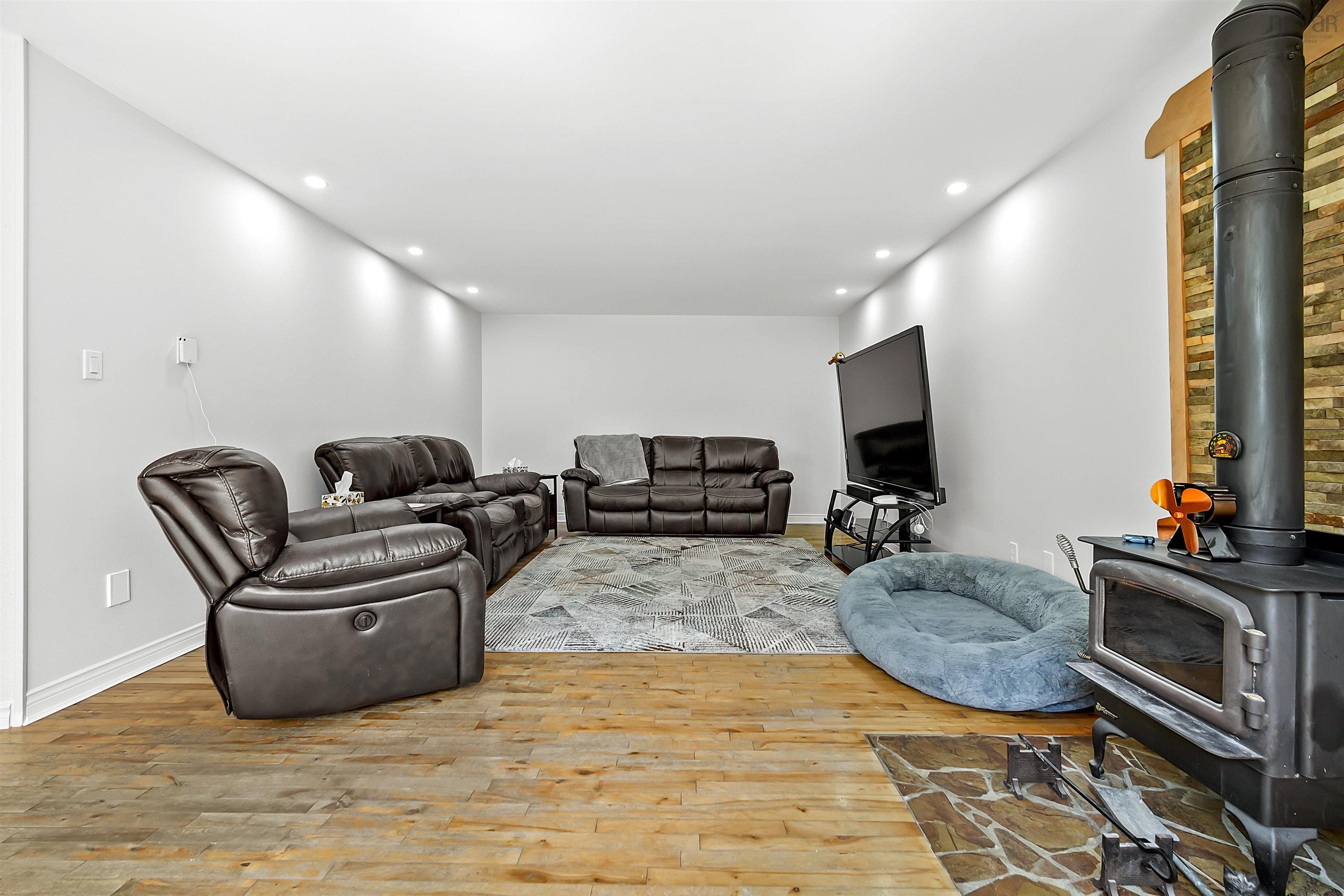 $624,900.00: 14 Shady Vista Drive, Hatchet Lake