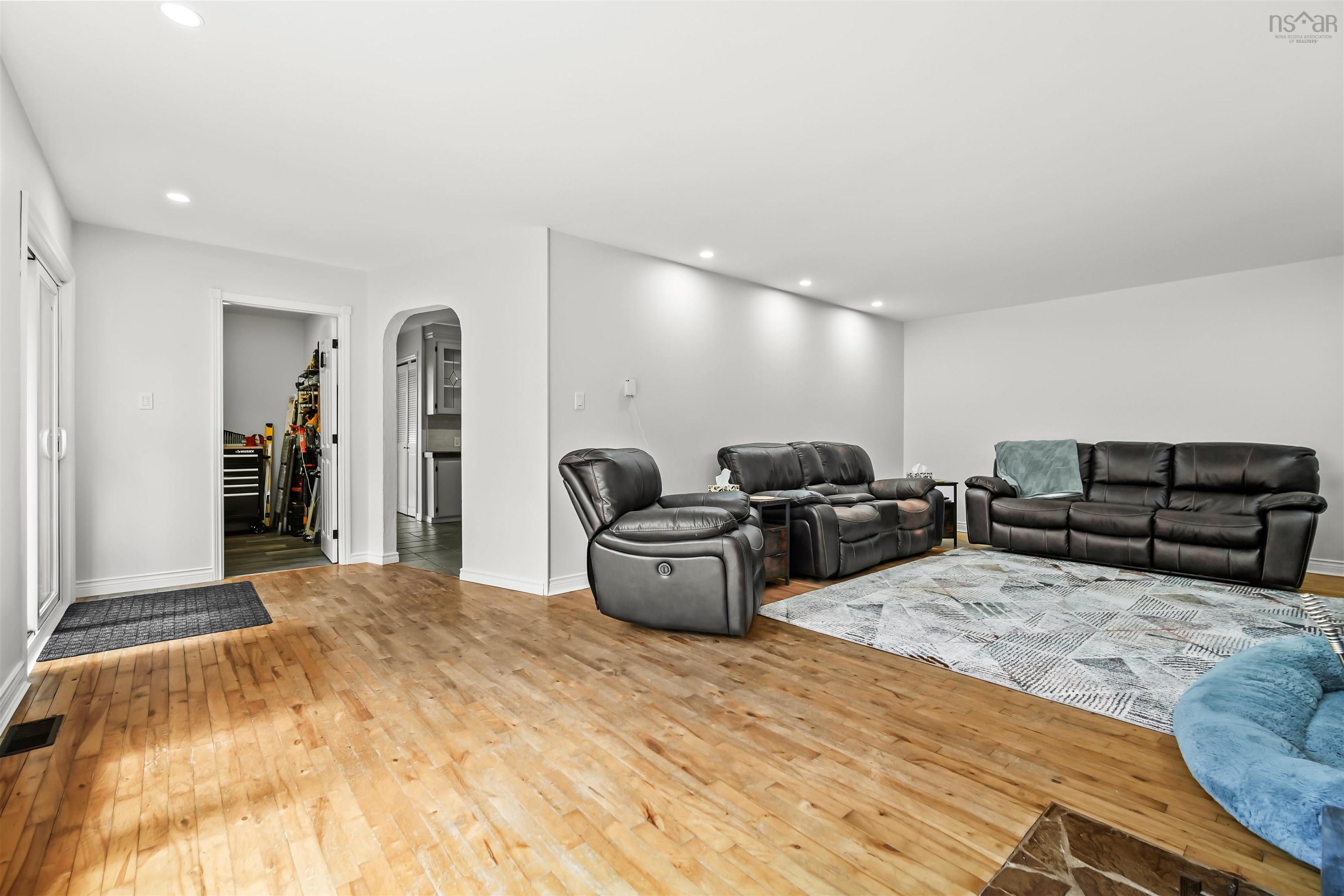 $624,900.00: 14 Shady Vista Drive, Hatchet Lake