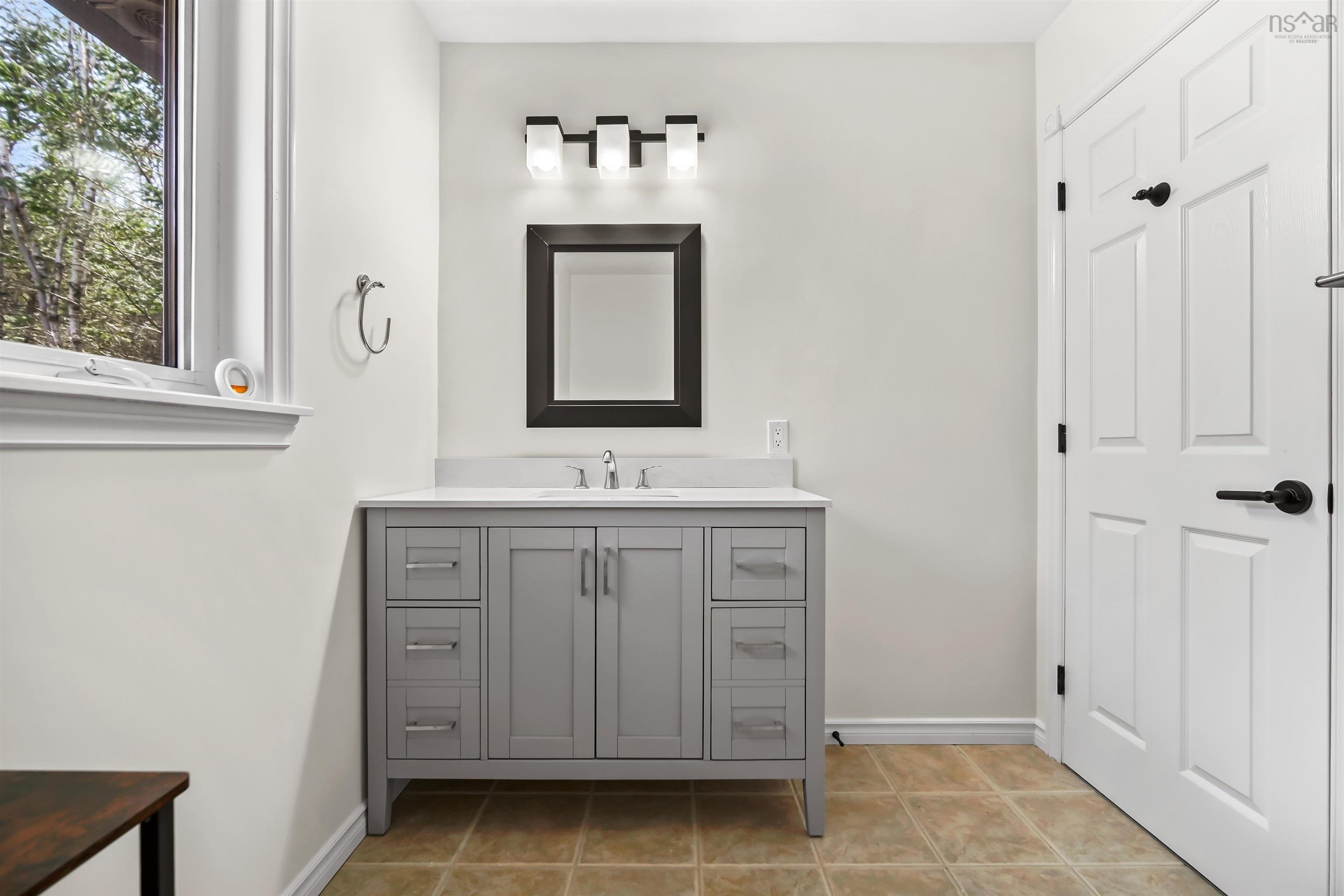 $624,900.00: 14 Shady Vista Drive, Hatchet Lake