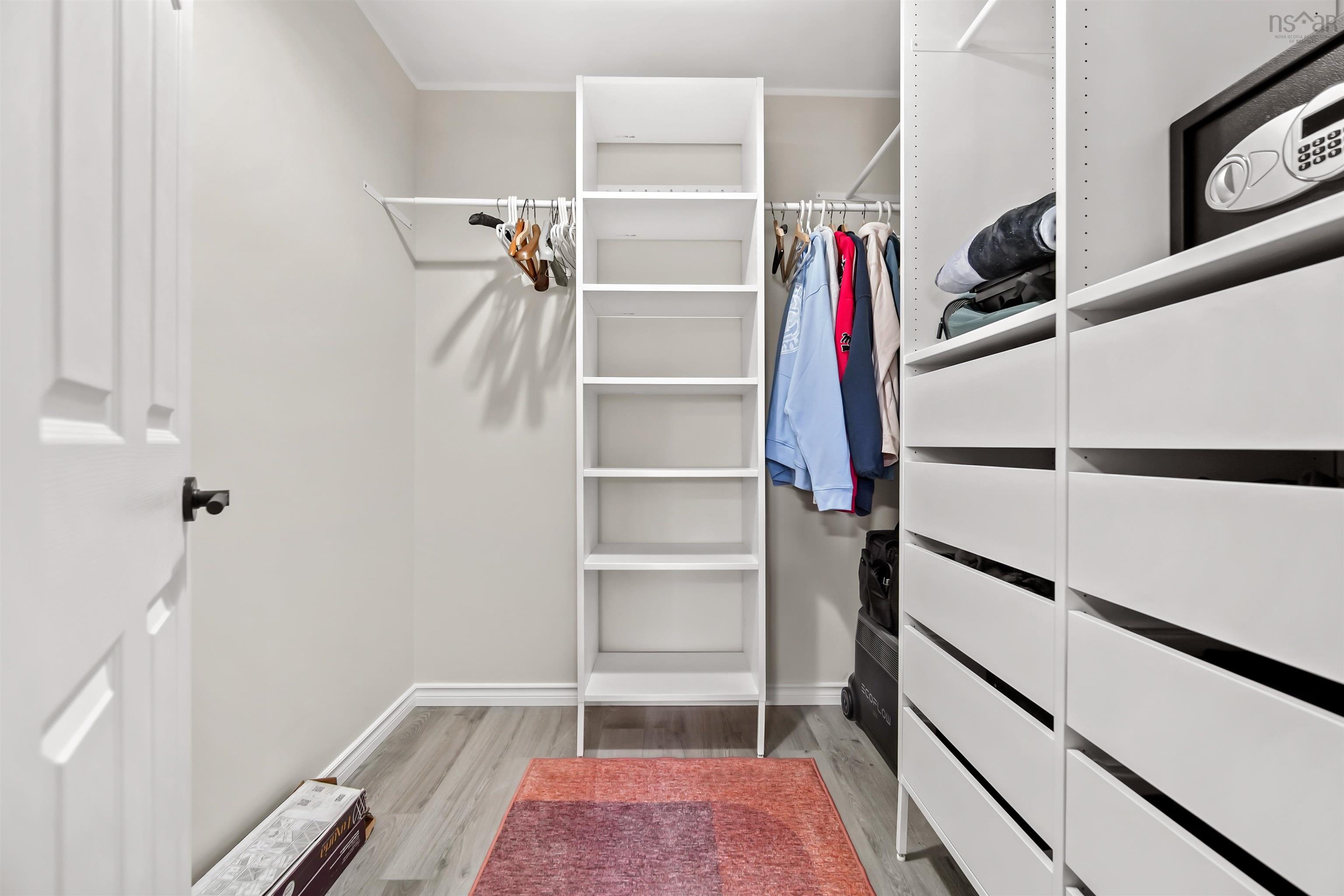 $624,900.00: 14 Shady Vista Drive, Hatchet Lake