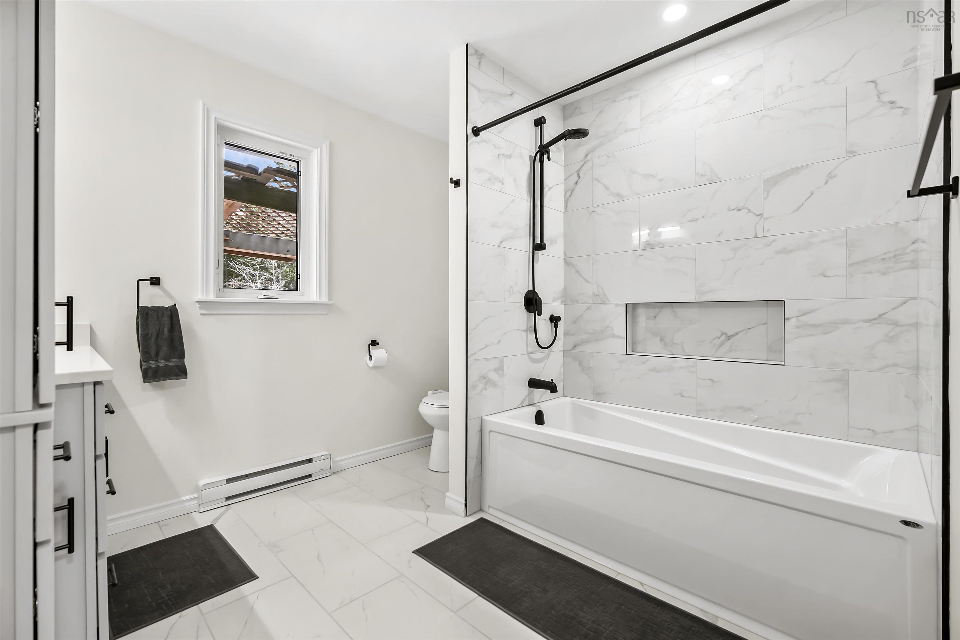 $624,900.00: 14 Shady Vista Drive, Hatchet Lake