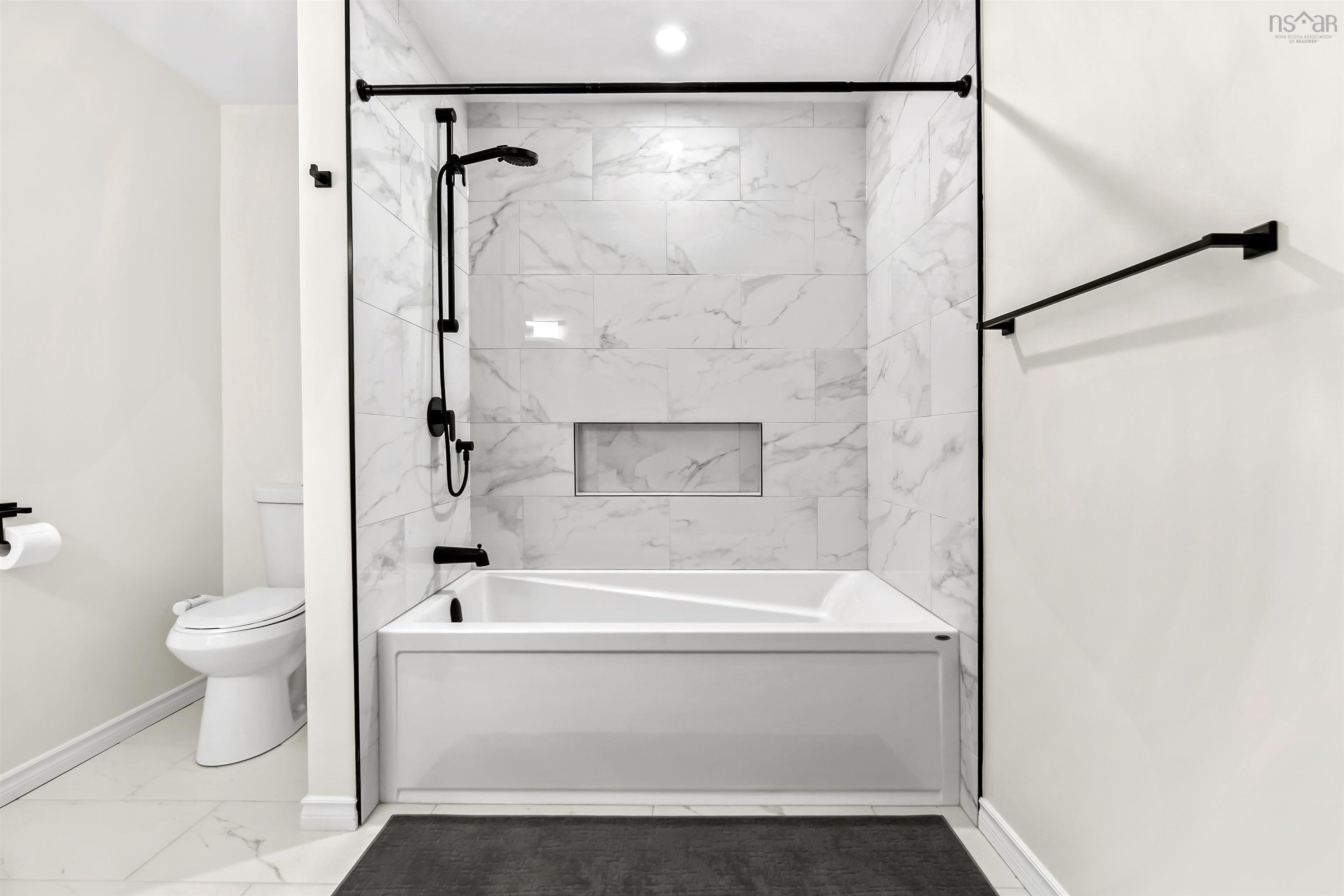 $624,900.00: 14 Shady Vista Drive, Hatchet Lake